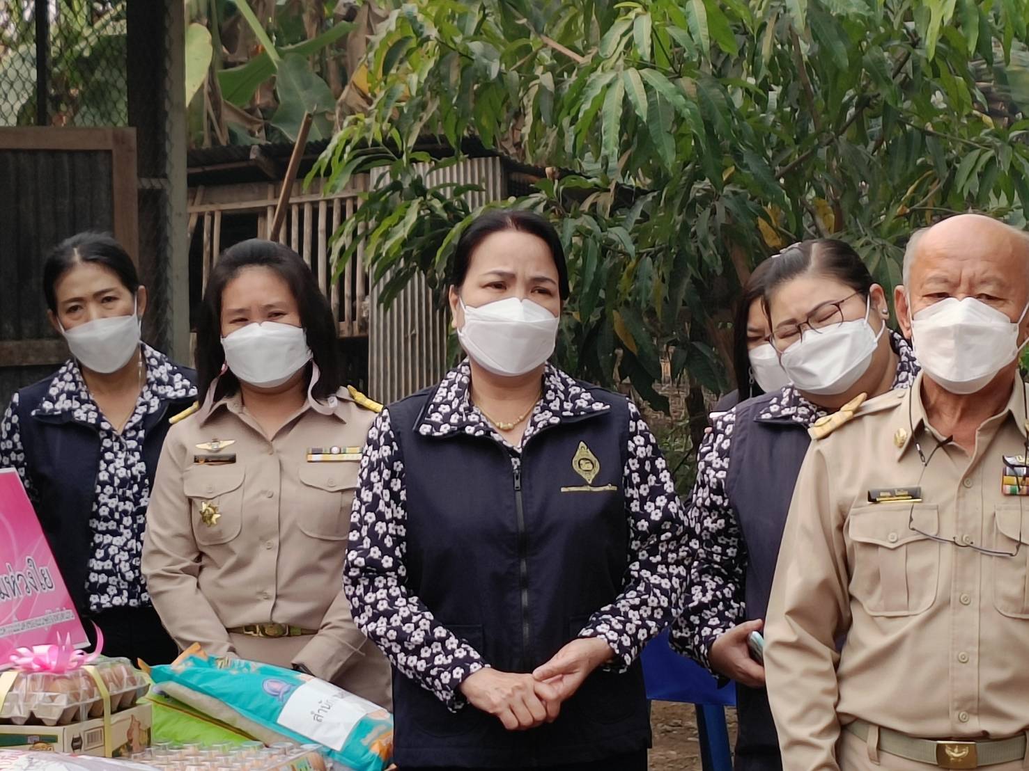 ผู้ว่าราชการจังหวัดน่าน มอบเครื่องอุปโภคบริโภค/ถุงยังชีพ และเยี่ยมบ้านครัวเรือนยากจนเป้าหมาย TPMAP ในพื้นที่อำเภอเชียงกลาง จังหวัดน่าน