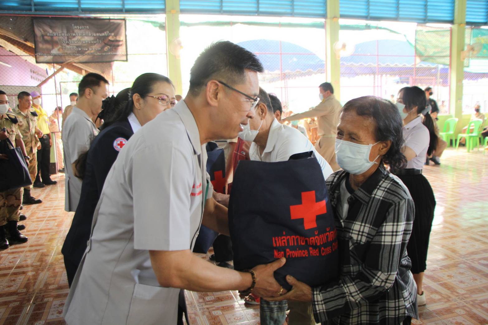 กิจกรรมหน่วยแพทย์เคลื่อนที่ พอ.สว. และการหน่วยบำบัดทุกข์บำรุงสุขสร้างรอยยิ้มให้ประชาชน พื้นที่ตำบลพระธาตุ อำเภอเชียงกลาง จังหวัดน่าน