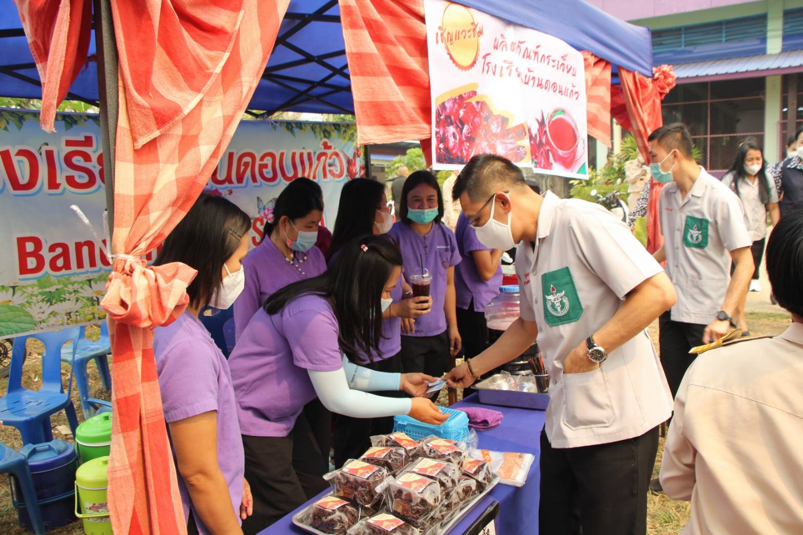 กิจกรรมหน่วยแพทย์เคลื่อนที่ พอ.สว. และการหน่วยบำบัดทุกข์บำรุงสุขสร้างรอยยิ้มให้ประชาชน พื้นที่ตำบลพระธาตุ อำเภอเชียงกลาง จังหวัดน่าน