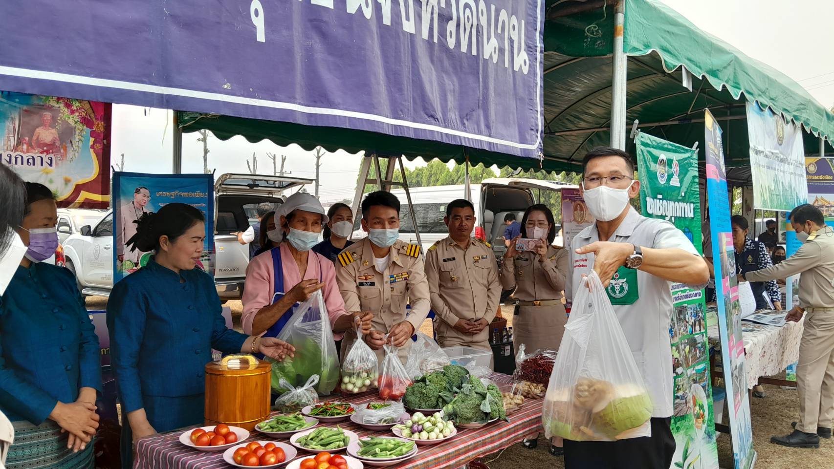 กิจกรรมหน่วยแพทย์เคลื่อนที่ พอ.สว. และการหน่วยบำบัดทุกข์บำรุงสุขสร้างรอยยิ้มให้ประชาชน พื้นที่ตำบลพระธาตุ อำเภอเชียงกลาง จังหวัดน่าน
