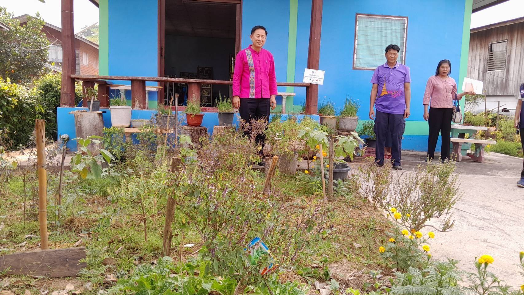 เยี่ยมเยือนครัวเรือนต้นแบบการปลูกผักสวนครัวเพื่อสร้างความมั่นคงทางอาหาร ในพื้นที่ตำบลถืมตอง อำเภอเมืองน่าน จังหวัดน่าน