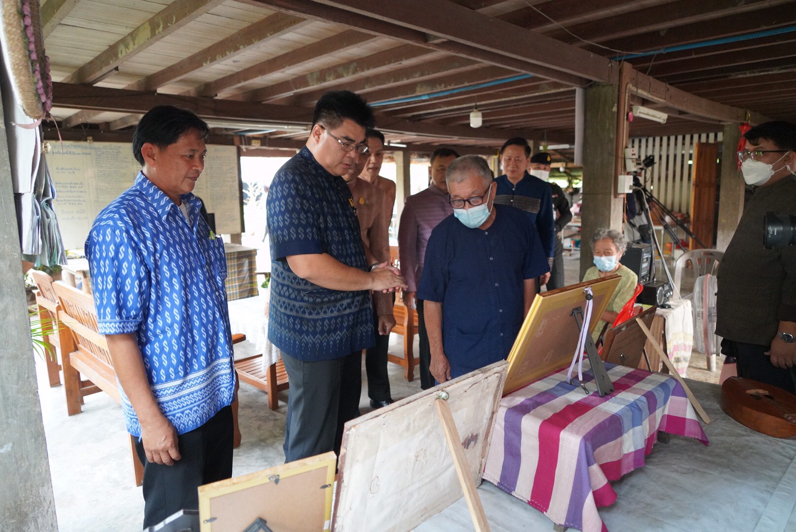 รองอธิบดีกรมการพัฒนาชุมชน ติดตามผลการดำเนินงานปลูกผักสวนครัว สร้างความมั่นคงทางอาหาร ตามพระราชดำริสมเด็จพระกนิษฐาธิราชเจ้า กรมสมเด็จพระเทพรัตนราชสุดาฯ สยามบรมราชกุมารี