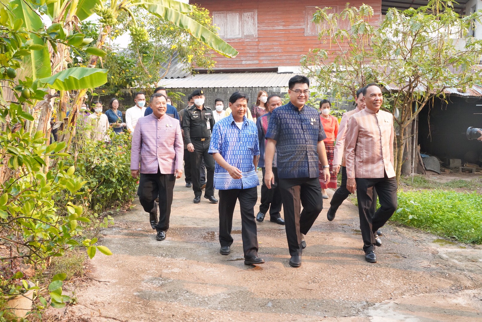 รองอธิบดีกรมการพัฒนาชุมชน ติดตามผลการดำเนินงานปลูกผักสวนครัว สร้างความมั่นคงทางอาหาร ตามพระราชดำริสมเด็จพระกนิษฐาธิราชเจ้า กรมสมเด็จพระเทพรัตนราชสุดาฯ สยามบรมราชกุมารี