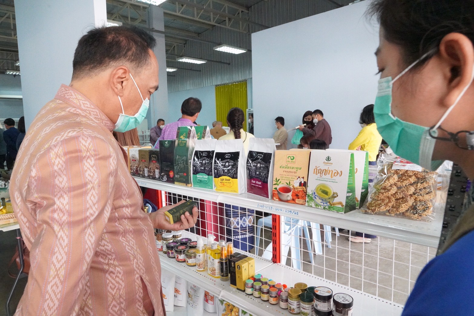 รองอธิบดีกรมการพัฒนาชุมชน ติดตามการดำเนินงานวิสาหกิจชุมชนศูนย์กระจายและจำหน่ายผลิตภัณฑ์ชุมชนน่าน