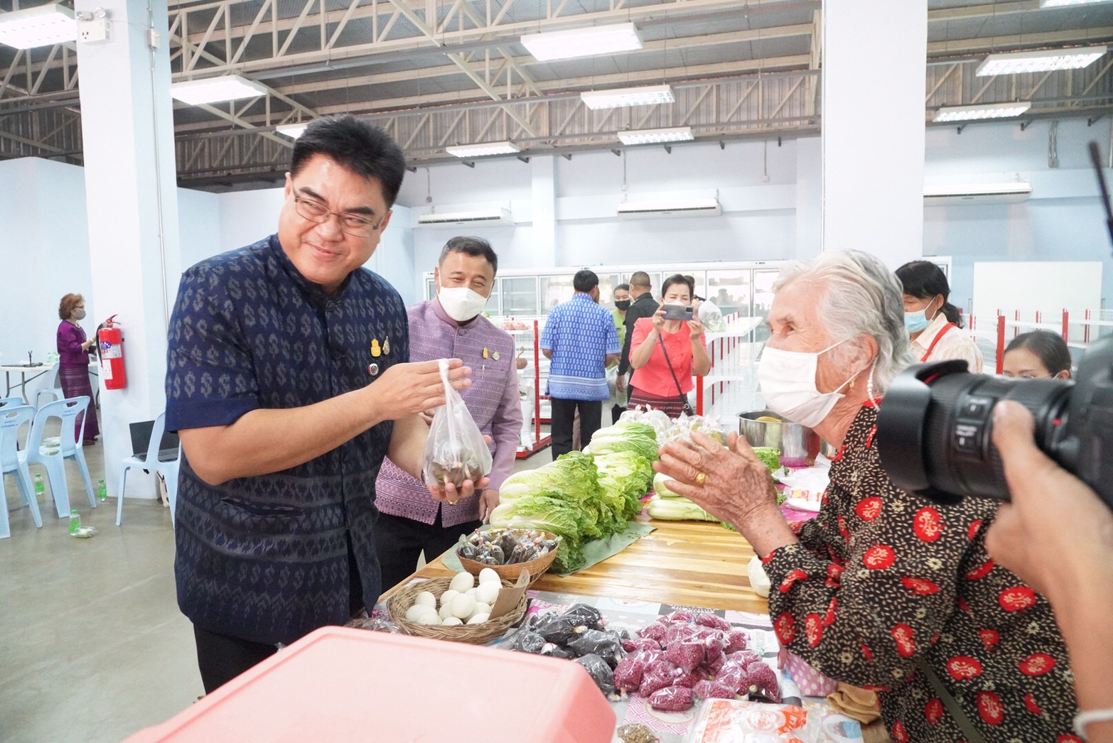 รองอธิบดีกรมการพัฒนาชุมชน ติดตามการดำเนินงานวิสาหกิจชุมชนศูนย์กระจายและจำหน่ายผลิตภัณฑ์ชุมชนน่าน