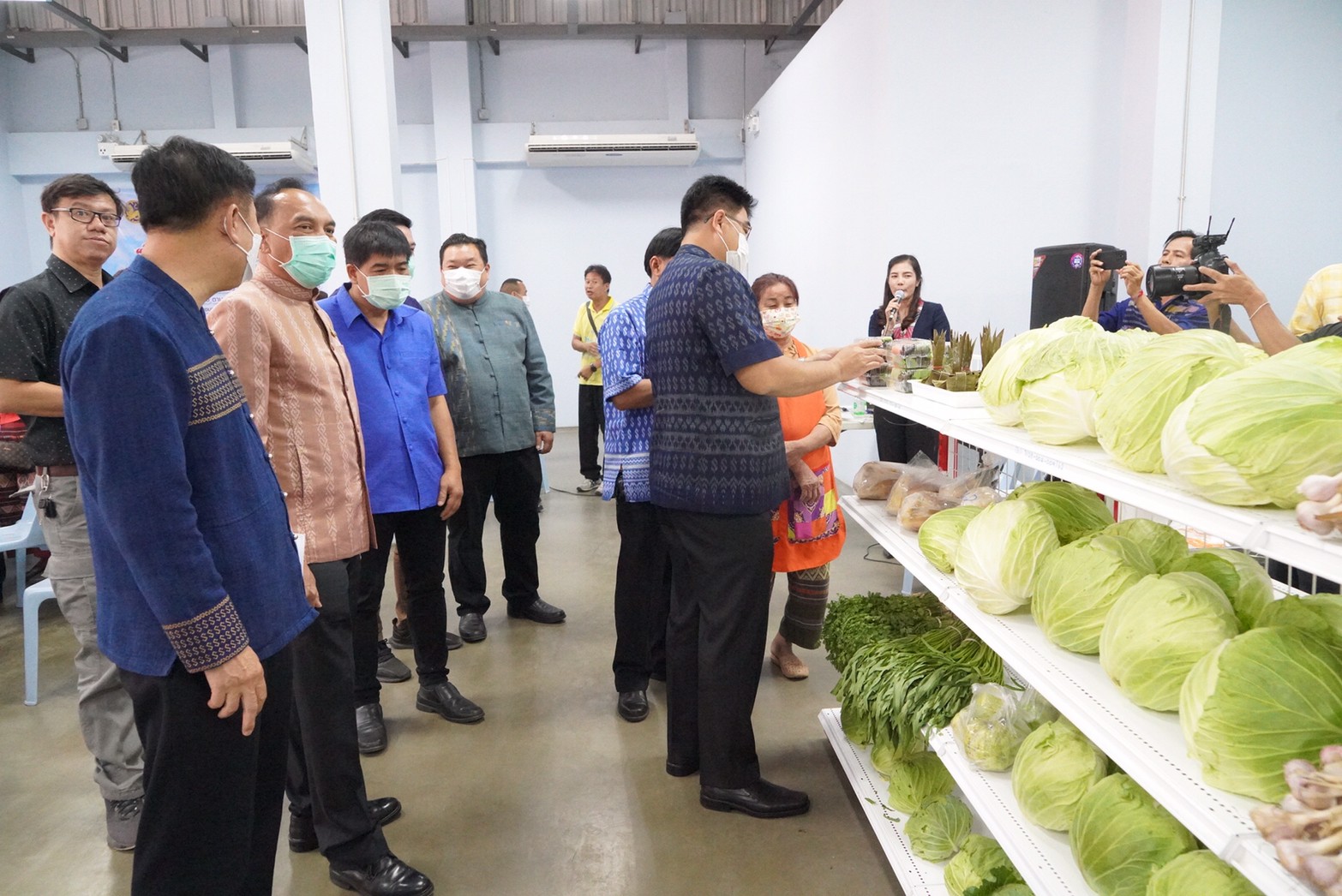 รองอธิบดีกรมการพัฒนาชุมชน ติดตามการดำเนินงานวิสาหกิจชุมชนศูนย์กระจายและจำหน่ายผลิตภัณฑ์ชุมชนน่าน