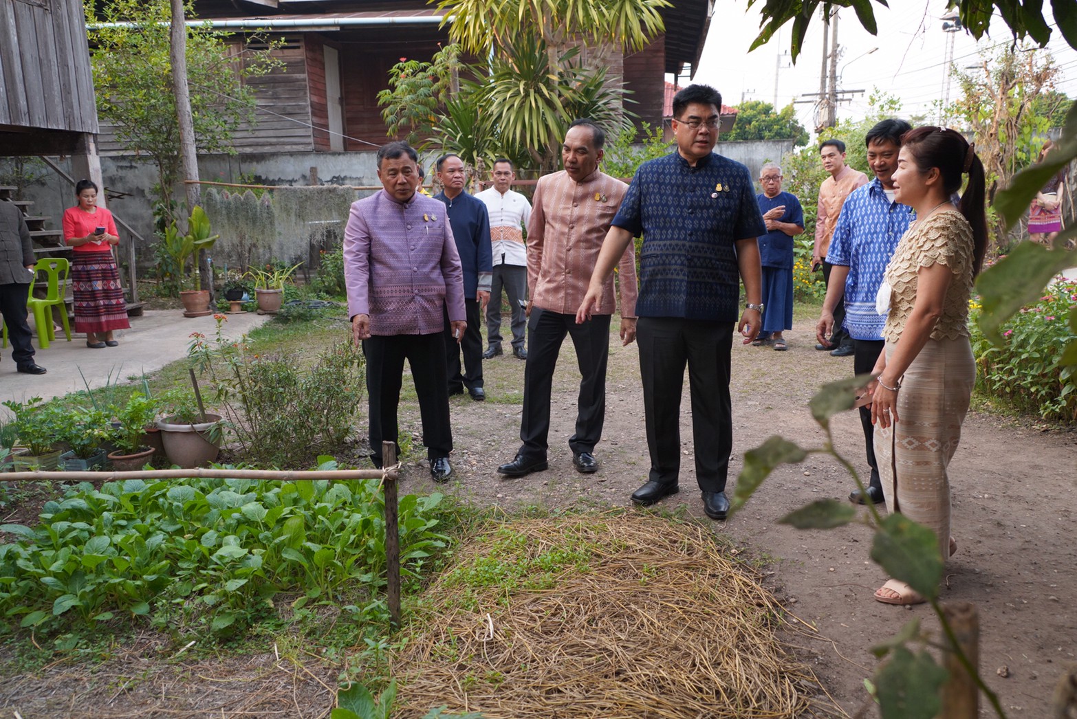 รองอธิบดีกรมการพัฒนาชุมชน ติดตามผลการดำเนินงานปลูกผักสวนครัว สร้างความมั่นคงทางอาหาร ตามพระราชดำริสมเด็จพระกนิษฐาธิราชเจ้า กรมสมเด็จพระเทพรัตนราชสุดาฯ สยามบรมราชกุมารี