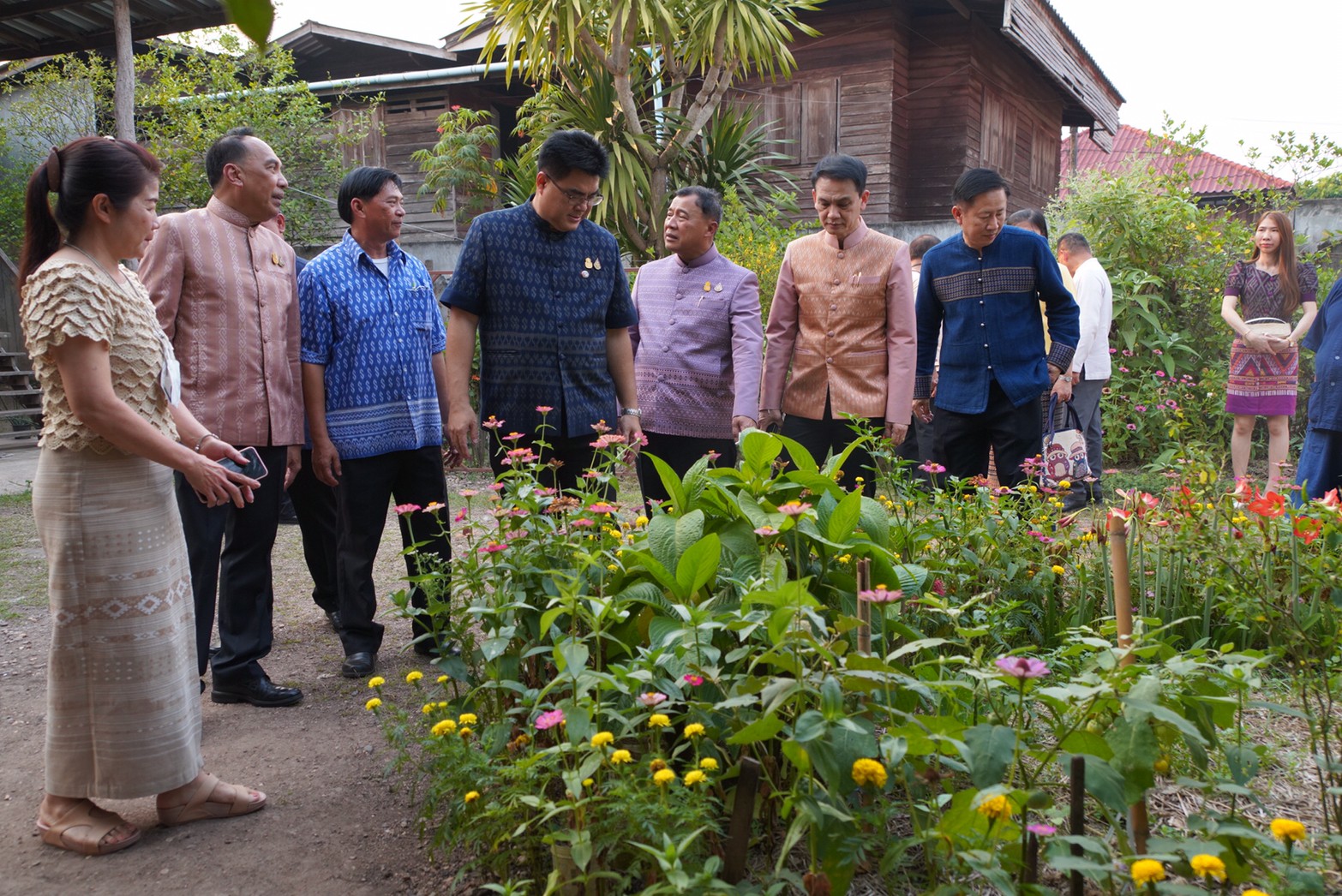 รองอธิบดีกรมการพัฒนาชุมชน ติดตามผลการดำเนินงานปลูกผักสวนครัว สร้างความมั่นคงทางอาหาร ตามพระราชดำริสมเด็จพระกนิษฐาธิราชเจ้า กรมสมเด็จพระเทพรัตนราชสุดาฯ สยามบรมราชกุมารี