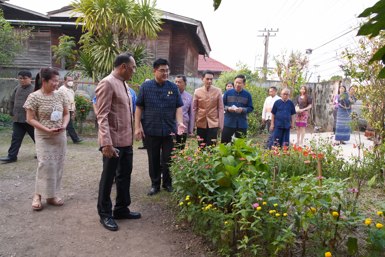 รองอธิบดีกรมการพัฒนาชุมชน ติดตามผลการดำเนินงานปลูกผักสวนครัว สร้างความมั่นคงทางอาหาร ตามพระราชดำริสมเด็จพระกนิษฐาธิราชเจ้า กรมสมเด็จพระเทพรัตนราชสุดาฯ สยามบรมราชกุมารี