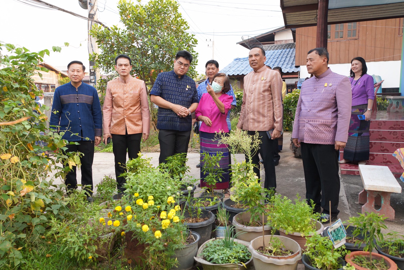 รองอธิบดีกรมการพัฒนาชุมชน ติดตามผลการดำเนินงานปลูกผักสวนครัว สร้างความมั่นคงทางอาหาร ตามพระราชดำริสมเด็จพระกนิษฐาธิราชเจ้า กรมสมเด็จพระเทพรัตนราชสุดาฯ สยามบรมราชกุมารี