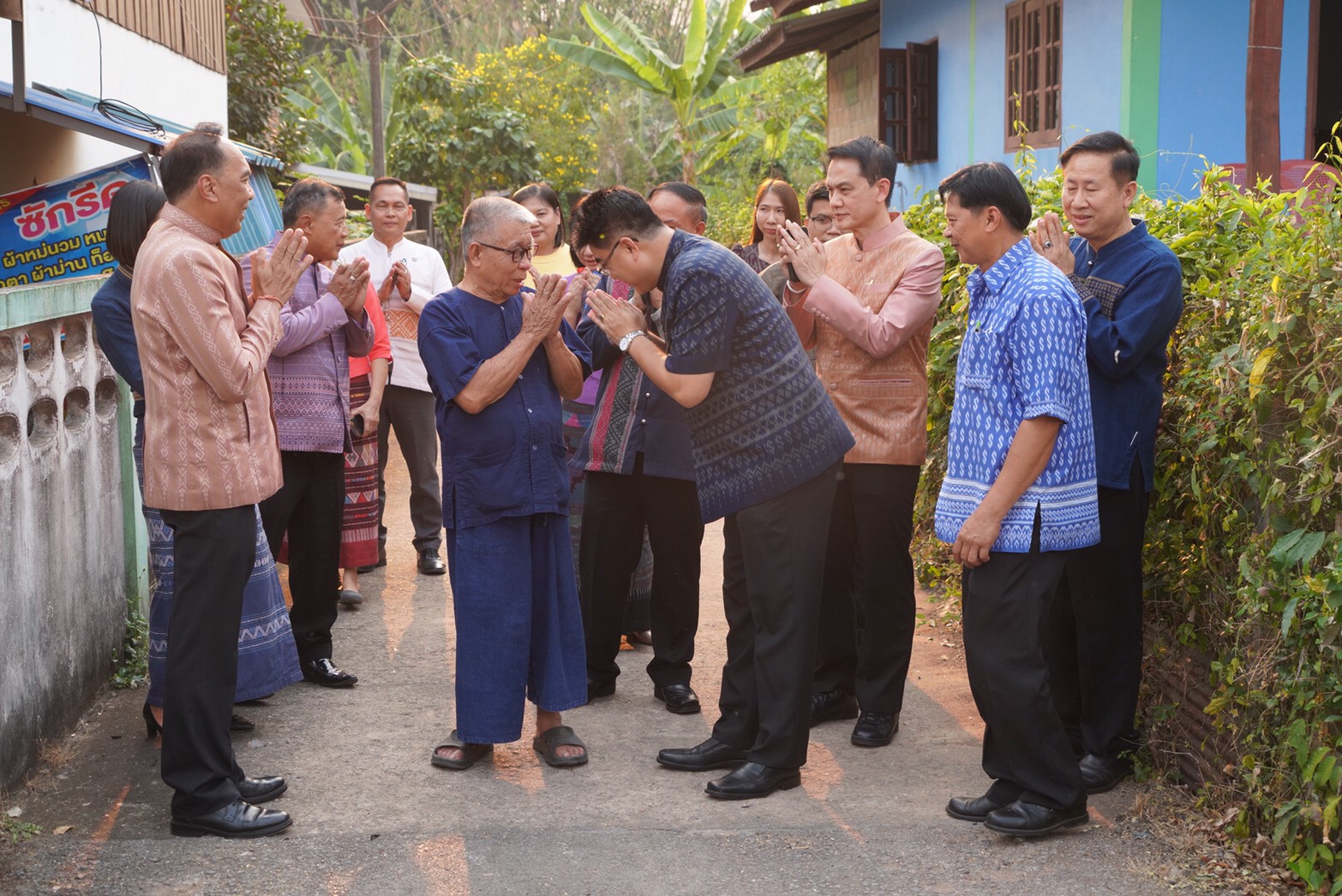 รองอธิบดีกรมการพัฒนาชุมชน ติดตามผลการดำเนินงานปลูกผักสวนครัว สร้างความมั่นคงทางอาหาร ตามพระราชดำริสมเด็จพระกนิษฐาธิราชเจ้า กรมสมเด็จพระเทพรัตนราชสุดาฯ สยามบรมราชกุมารี