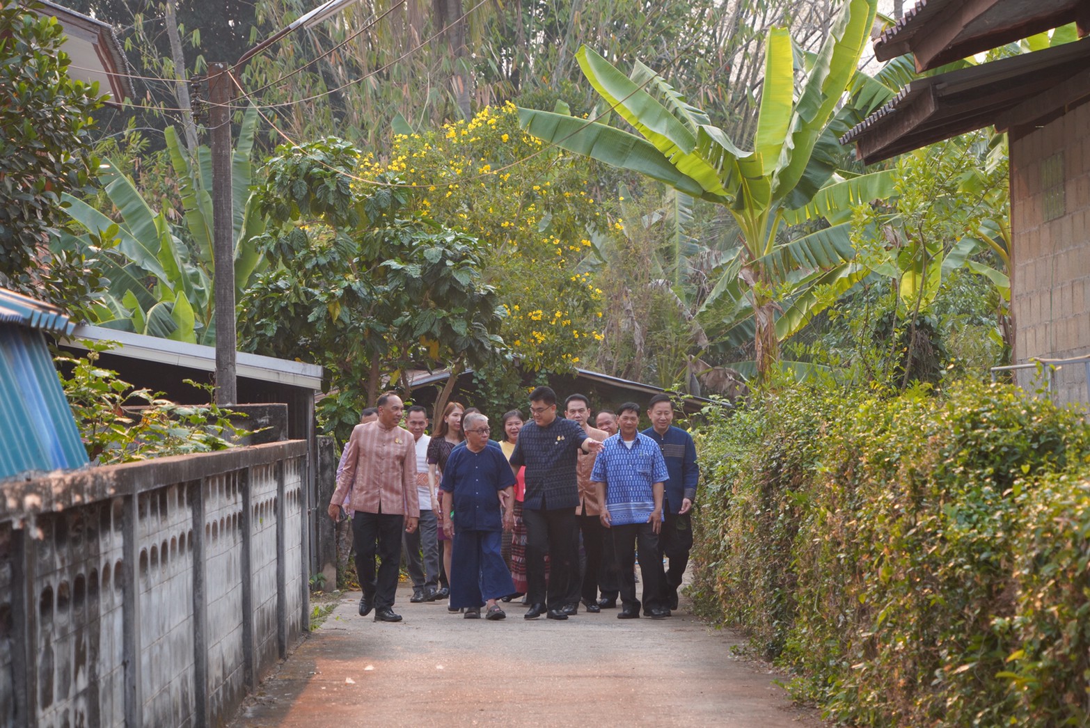 รองอธิบดีกรมการพัฒนาชุมชน ติดตามผลการดำเนินงานปลูกผักสวนครัว สร้างความมั่นคงทางอาหาร ตามพระราชดำริสมเด็จพระกนิษฐาธิราชเจ้า กรมสมเด็จพระเทพรัตนราชสุดาฯ สยามบรมราชกุมารี