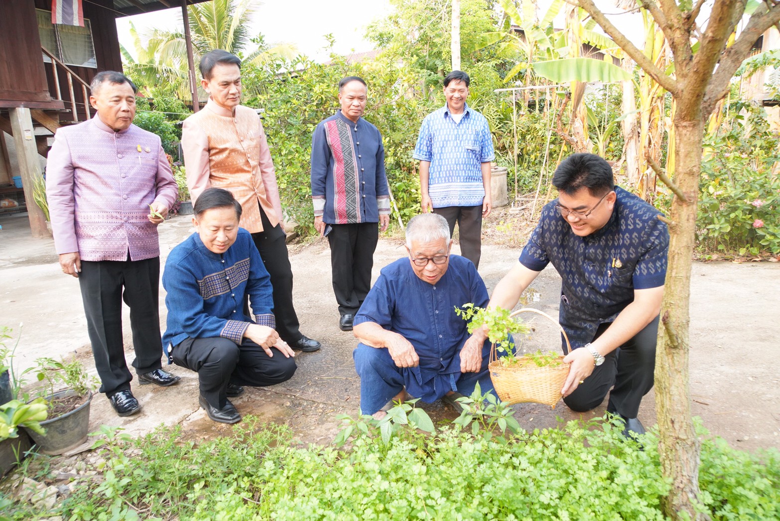 รองอธิบดีกรมการพัฒนาชุมชน ติดตามผลการดำเนินงานปลูกผักสวนครัว สร้างความมั่นคงทางอาหาร ตามพระราชดำริสมเด็จพระกนิษฐาธิราชเจ้า กรมสมเด็จพระเทพรัตนราชสุดาฯ สยามบรมราชกุมารี