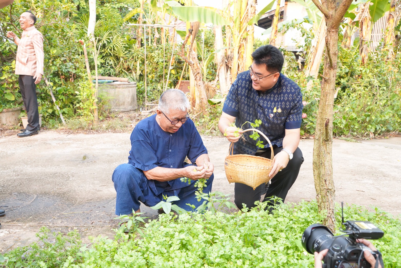 รองอธิบดีกรมการพัฒนาชุมชน ติดตามผลการดำเนินงานปลูกผักสวนครัว สร้างความมั่นคงทางอาหาร ตามพระราชดำริสมเด็จพระกนิษฐาธิราชเจ้า กรมสมเด็จพระเทพรัตนราชสุดาฯ สยามบรมราชกุมารี