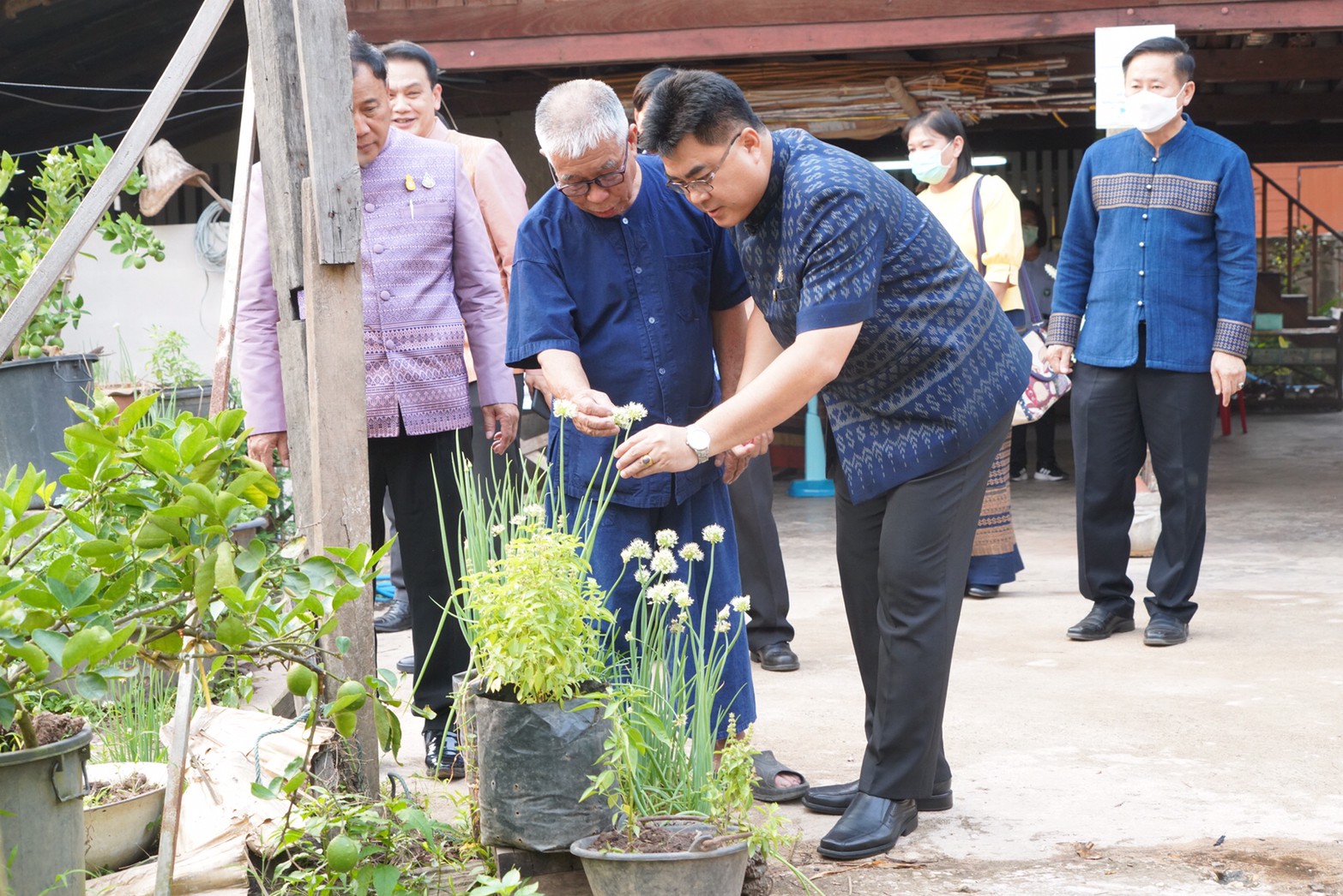 รองอธิบดีกรมการพัฒนาชุมชน ติดตามผลการดำเนินงานปลูกผักสวนครัว สร้างความมั่นคงทางอาหาร ตามพระราชดำริสมเด็จพระกนิษฐาธิราชเจ้า กรมสมเด็จพระเทพรัตนราชสุดาฯ สยามบรมราชกุมารี