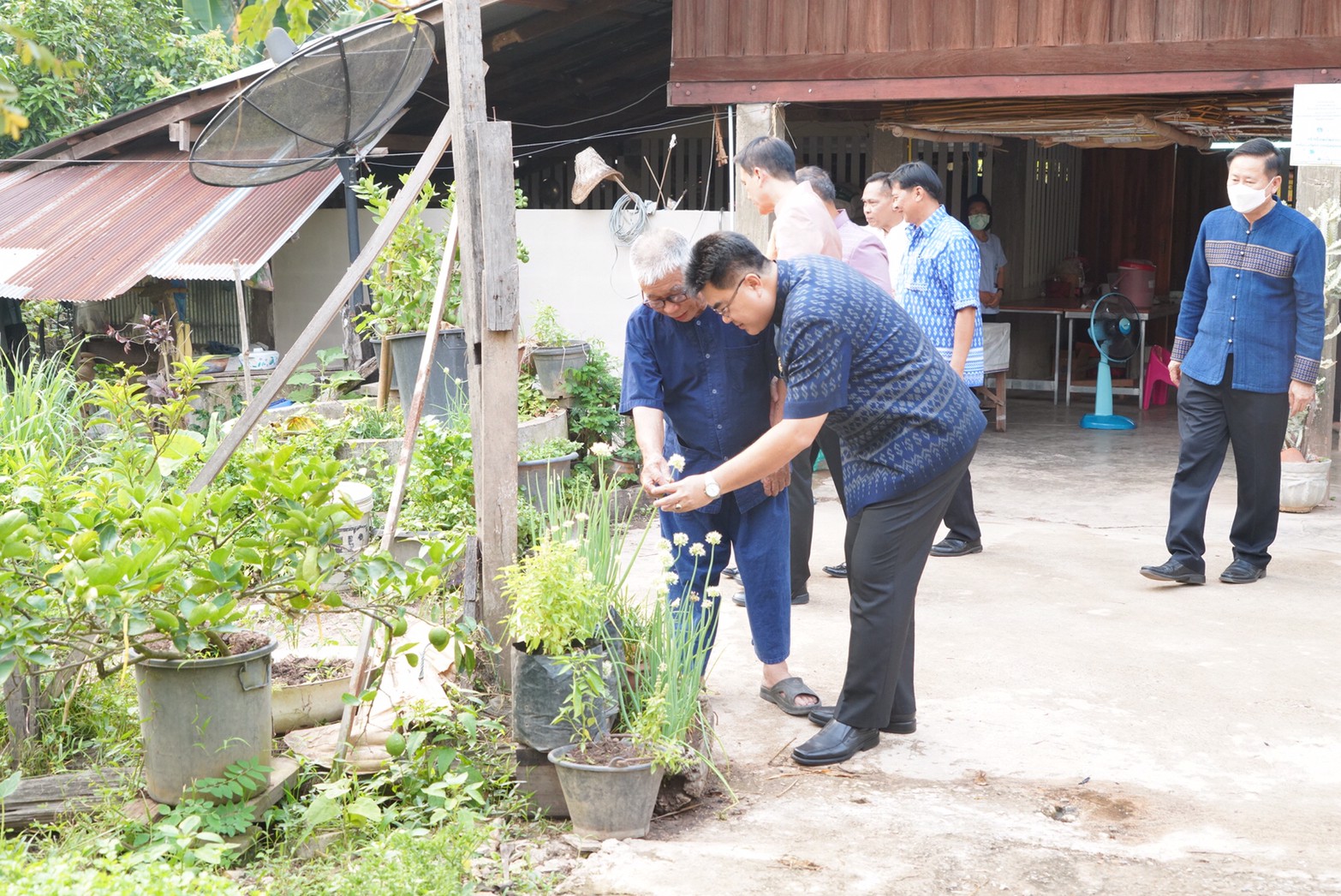 รองอธิบดีกรมการพัฒนาชุมชน ติดตามผลการดำเนินงานปลูกผักสวนครัว สร้างความมั่นคงทางอาหาร ตามพระราชดำริสมเด็จพระกนิษฐาธิราชเจ้า กรมสมเด็จพระเทพรัตนราชสุดาฯ สยามบรมราชกุมารี