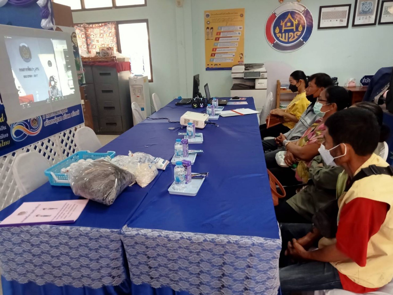 พช.น่าน นำครัวเรือนยากจนเป้าหมาย เข้าร่วมโครงการฝึกอาชีพประชาชนพัฒนาคนทุกช่วงวัยตามหลักปรัชญาของเศรษฐกิจพอเพียง ผ่านทางระบบ Zoom Cloud Meeting