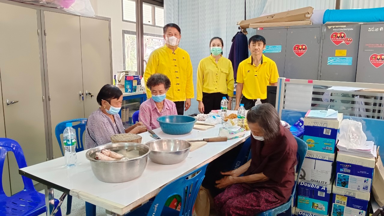 พช.น่าน นำครัวเรือนยากจนเป้าหมาย เข้าร่วมโครงการฝึกอาชีพประชาชนพัฒนาคนทุกช่วงวัยตามหลักปรัชญาของเศรษฐกิจพอเพียง ผ่านทางระบบ Zoom Cloud Meeting