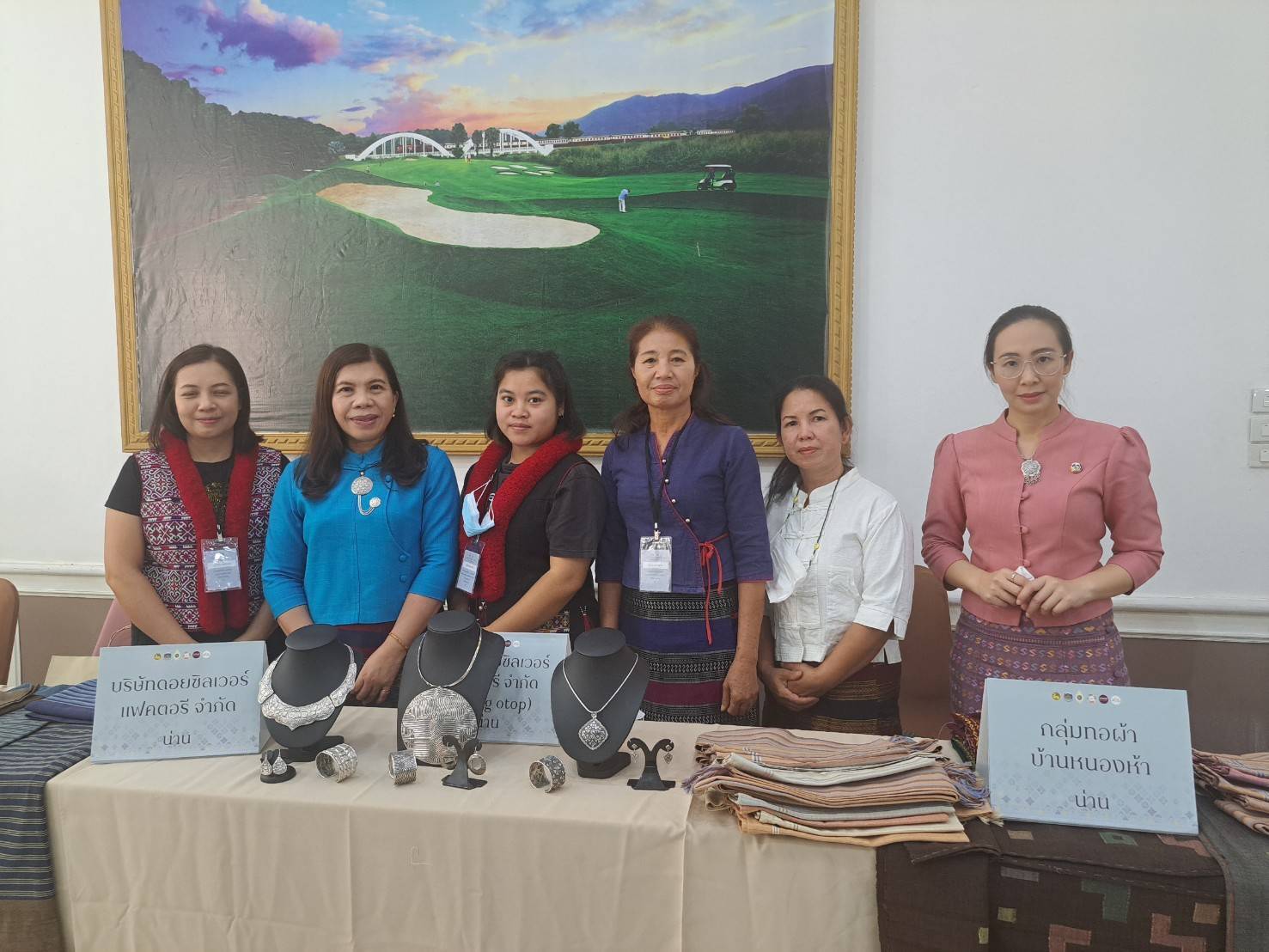 @ที่เมืองน่าน@ พช.น่าน นำผู้ผลิตผู้ประกอบการเข้าร่วมกิจกรรมการพัฒนาศักยภาพผู้ผลิตผู้ประกอบการOTOPด้านผ้าไทยและงานหัตถกรรม(Coaching)