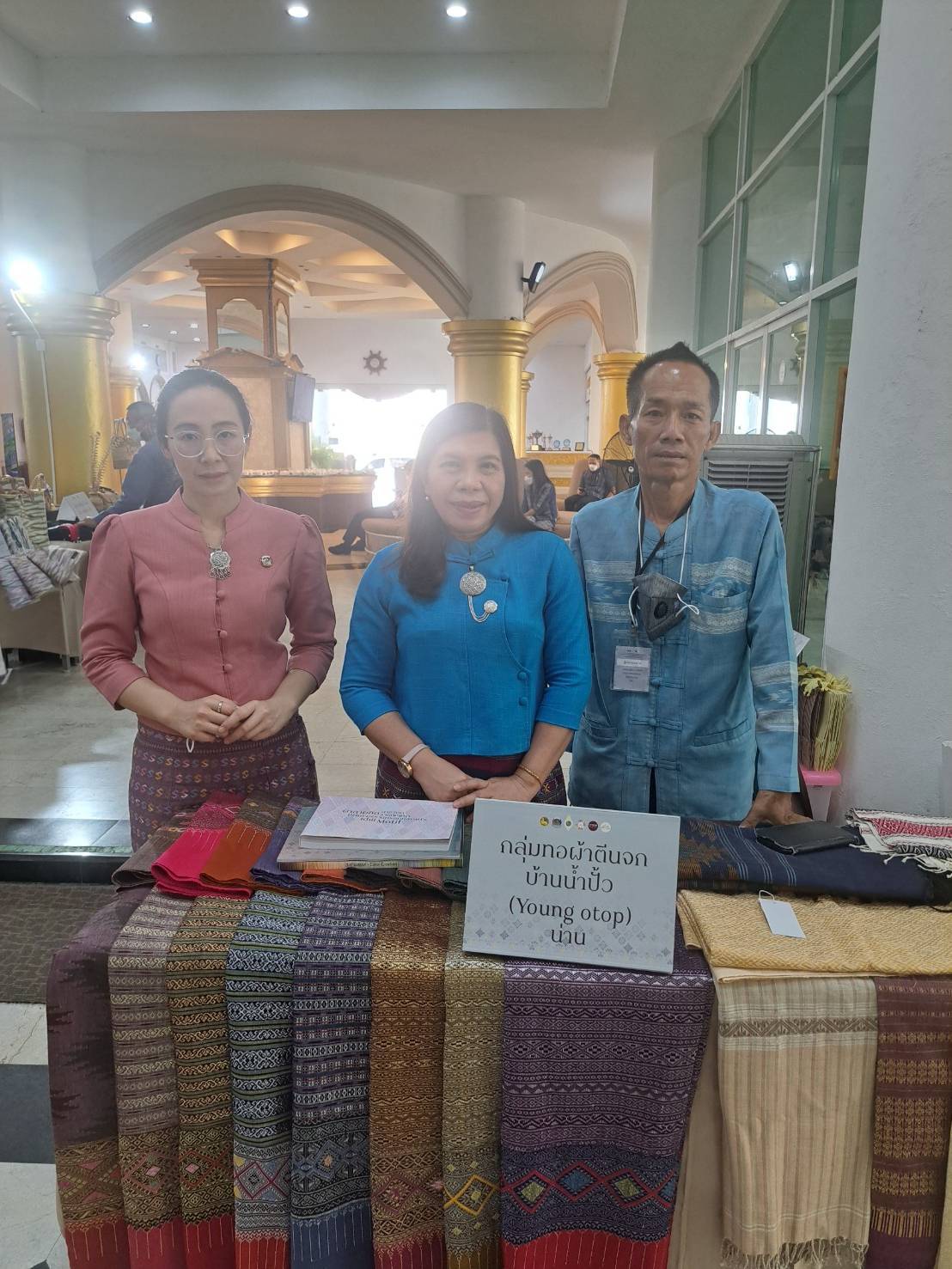 @ที่เมืองน่าน@ พช.น่าน นำผู้ผลิตผู้ประกอบการเข้าร่วมกิจกรรมการพัฒนาศักยภาพผู้ผลิตผู้ประกอบการOTOPด้านผ้าไทยและงานหัตถกรรม(Coaching)