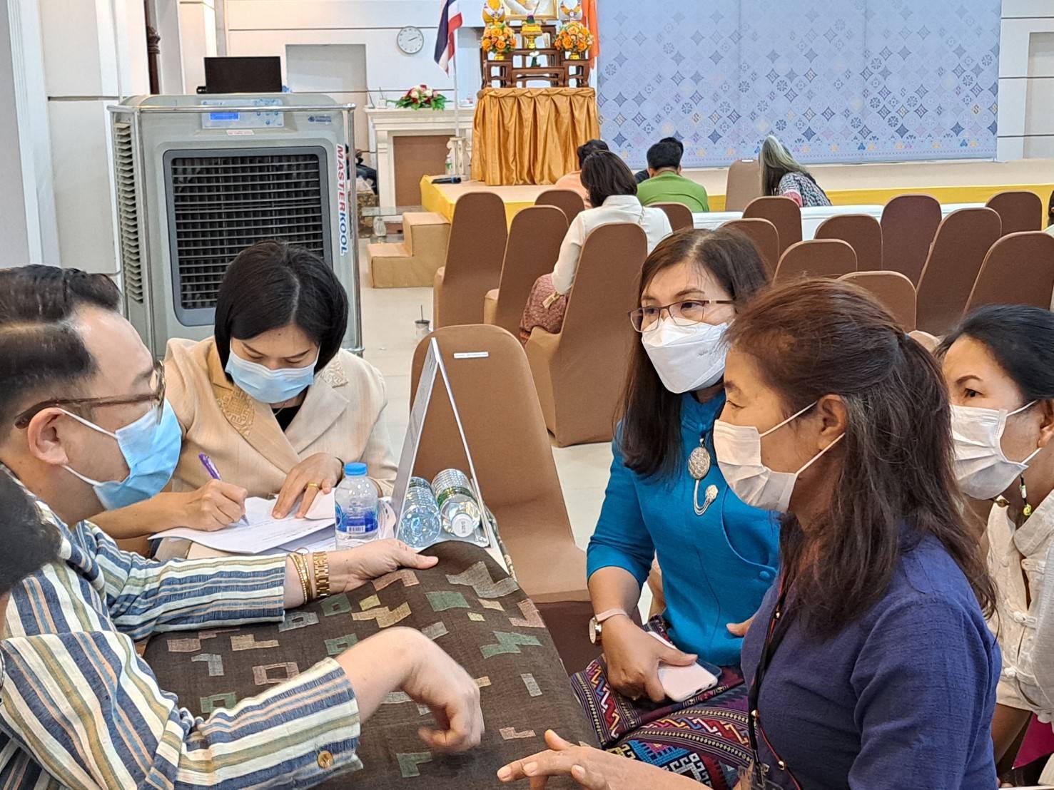 @ที่เมืองน่าน@ พช.น่าน นำผู้ผลิตผู้ประกอบการเข้าร่วมกิจกรรมการพัฒนาศักยภาพผู้ผลิตผู้ประกอบการOTOPด้านผ้าไทยและงานหัตถกรรม(Coaching)