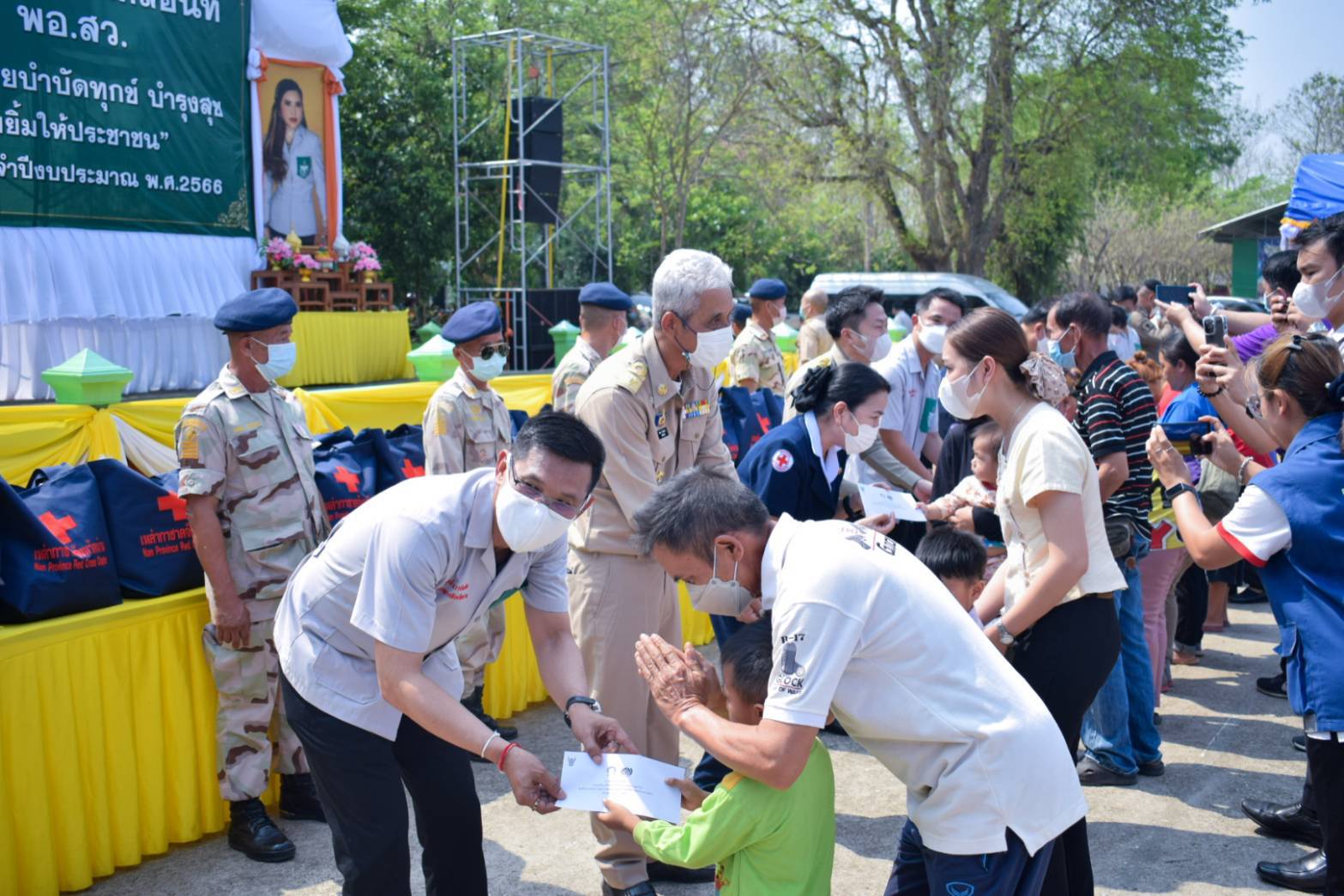 พช.น่าน : ร่วมกิจกรรมหน่วยแพทย์เคลื่อนที่ พอ.สว. และการหน่วยบำบัดทุกข์บำรุงสุขสร้างรอยยิ้มให้ประชาชน ณ อำเภอทุ่งช้าง จังหวัดน่าน