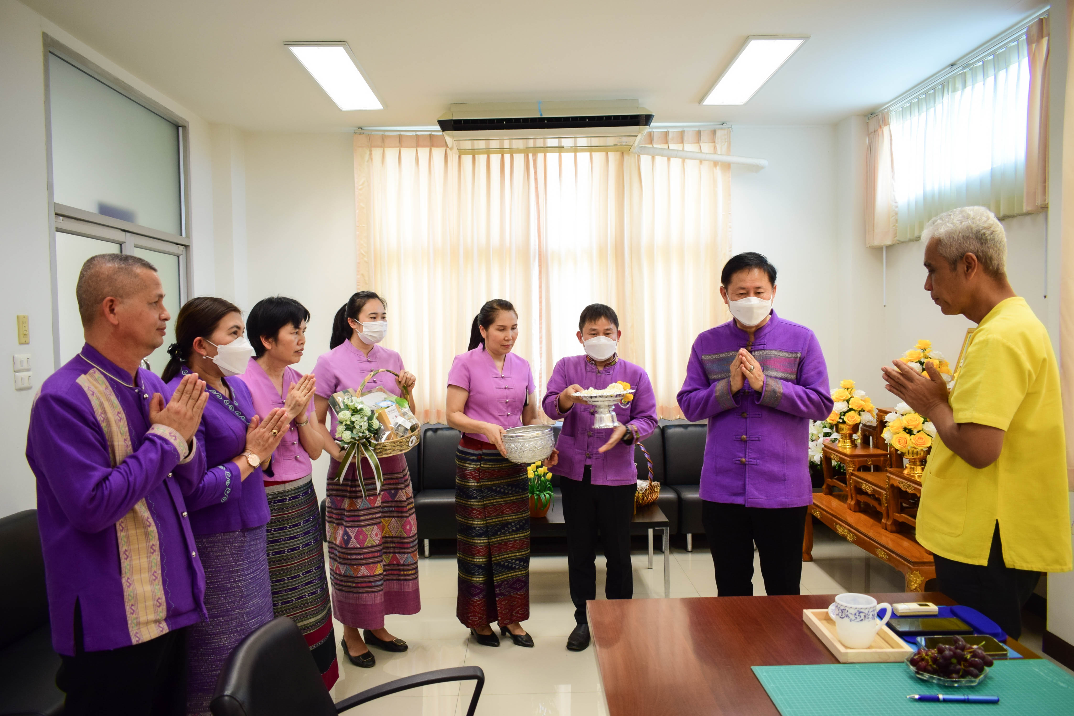 #ที่นี่เมืองน่าน# จังหวัดน่าน จัดพิธีสรงน้ำพระและสูมาการวะรดน้ำดำหัวขอพรจาก ผู้ว่าราชการจังหวัดน่าน เนื่องในโอกาสเทศกาลสงกรานต์และวันขึ้นปีใหม่ไทย