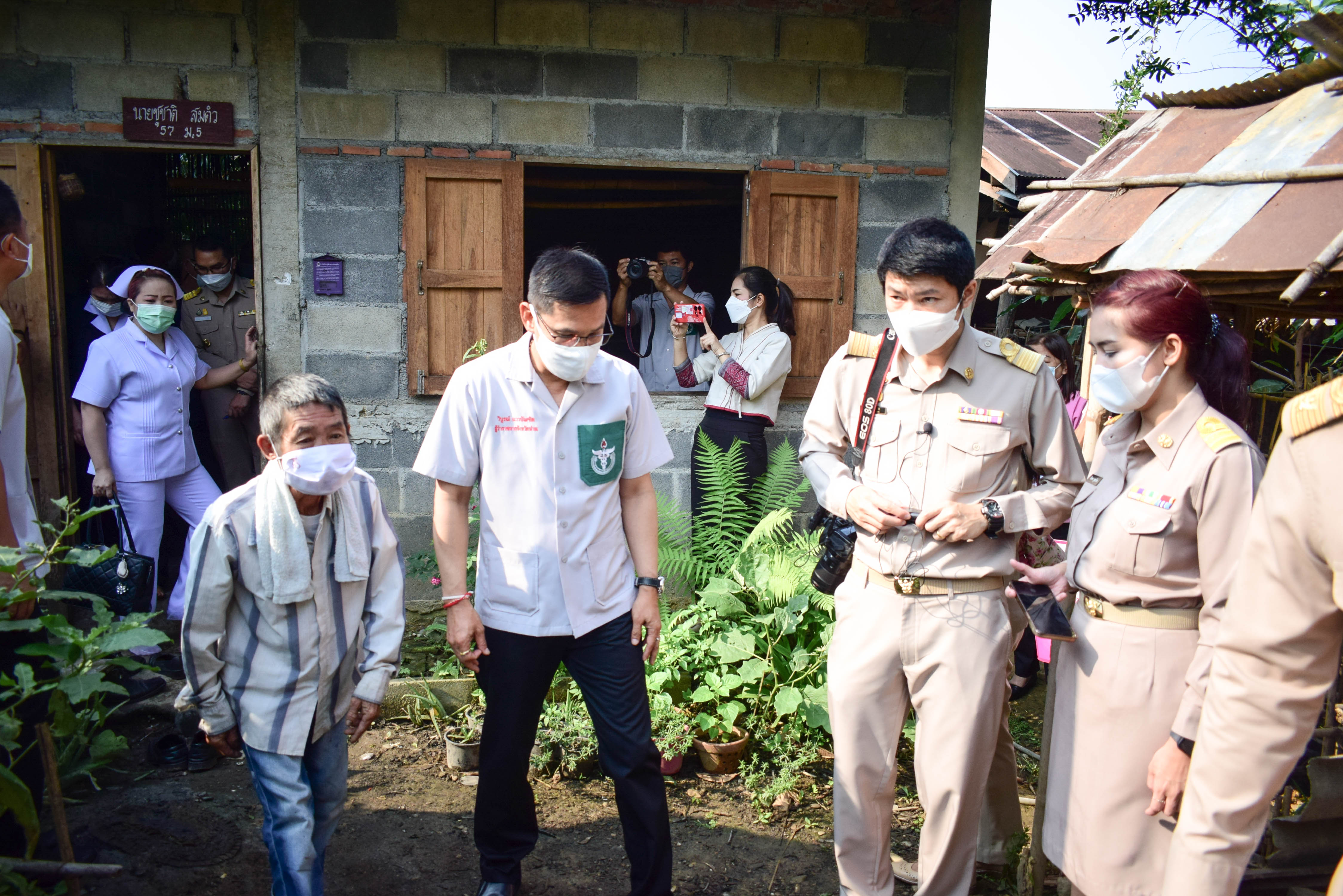 พช.น่าน : ผู้ว่าราชการจังหวัดน่าน เยี่ยมบ้านครัวเรือนยากจน ในพื้นที่อำเภอทุ่งช้าง จังหวัดน่าน