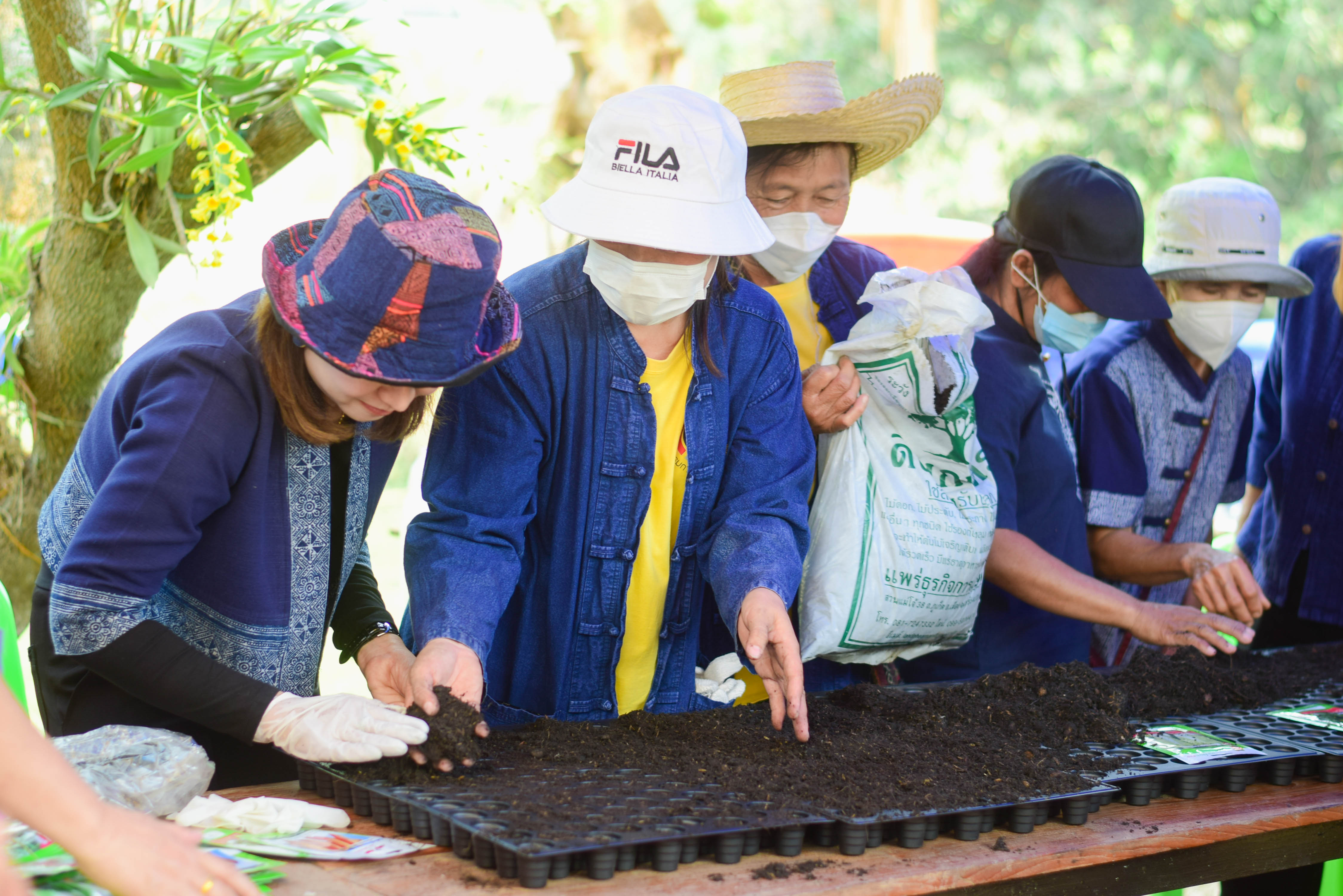 พช.น่าน ร่วมกับเครือข่ายโคก หนอง นา พัฒนาชุมชนนาน้อย จัดกิจกรรมเอามื้อสามัคคี “โคก หนอง นา พัฒนาชุมชนนาน้อย”