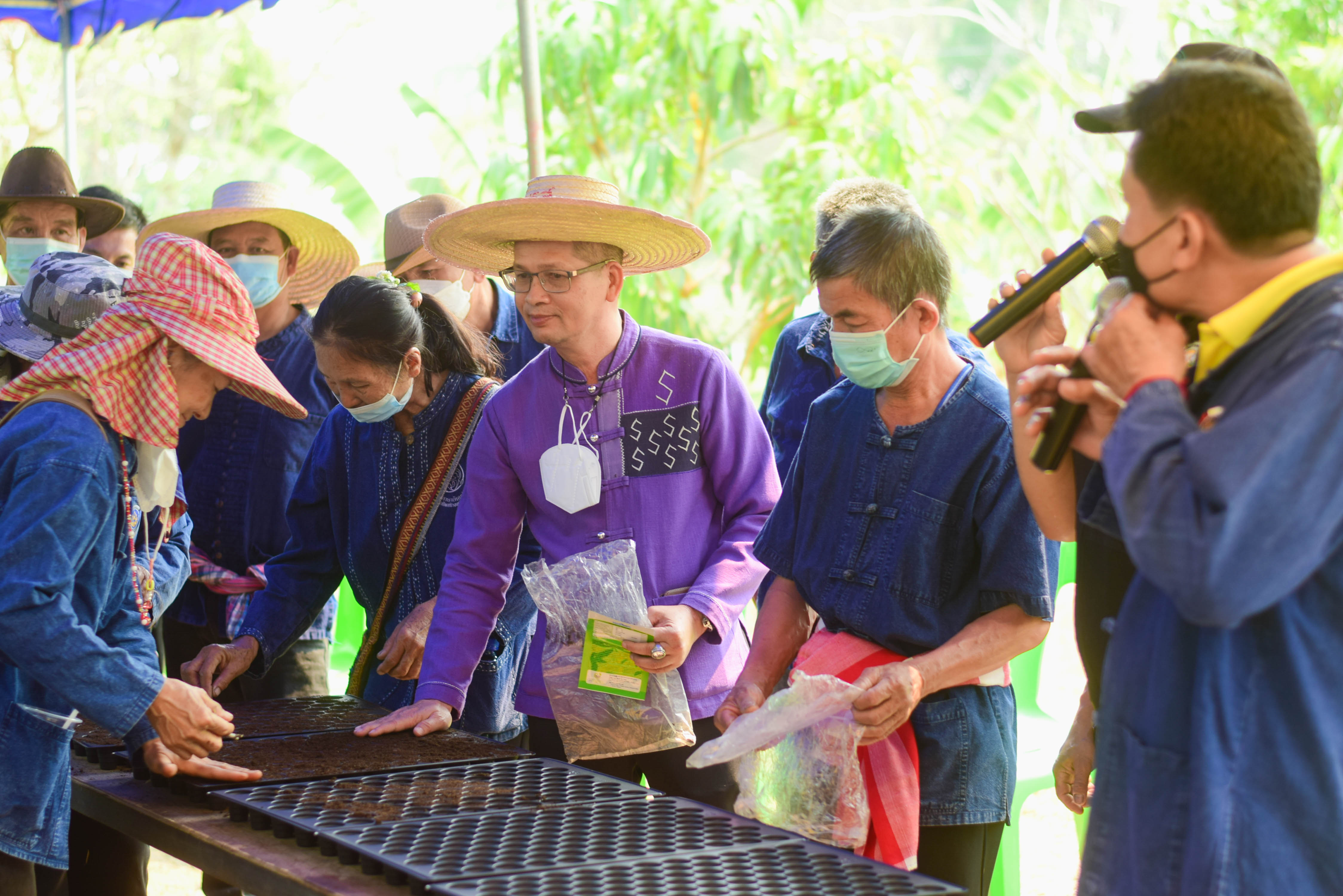 พช.น่าน ร่วมกับเครือข่ายโคก หนอง นา พัฒนาชุมชนนาน้อย จัดกิจกรรมเอามื้อสามัคคี “โคก หนอง นา พัฒนาชุมชนนาน้อย”