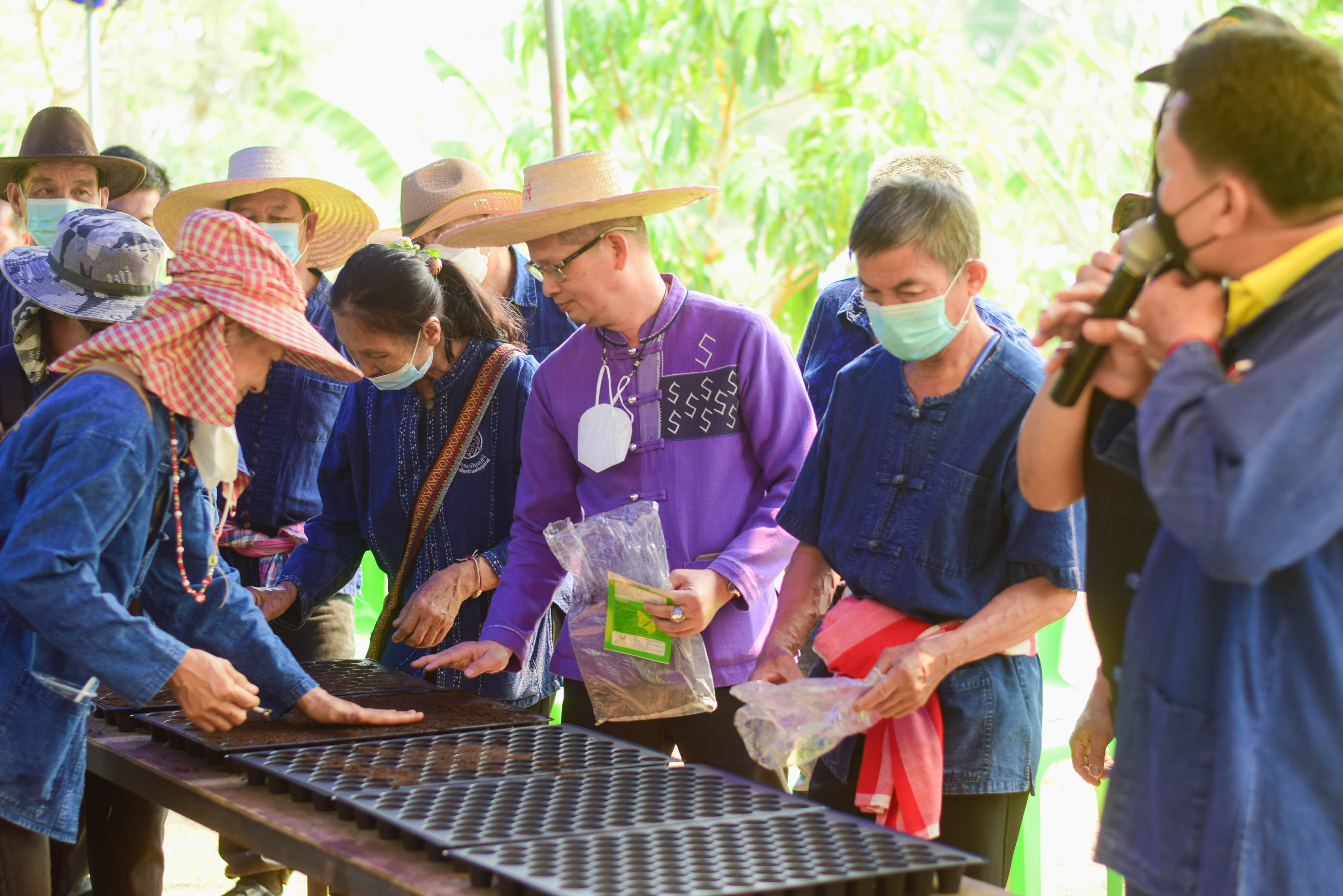 พช.น่าน ร่วมกับเครือข่ายโคก หนอง นา พัฒนาชุมชนนาน้อย จัดกิจกรรมเอามื้อสามัคคี “โคก หนอง นา พัฒนาชุมชนนาน้อย”