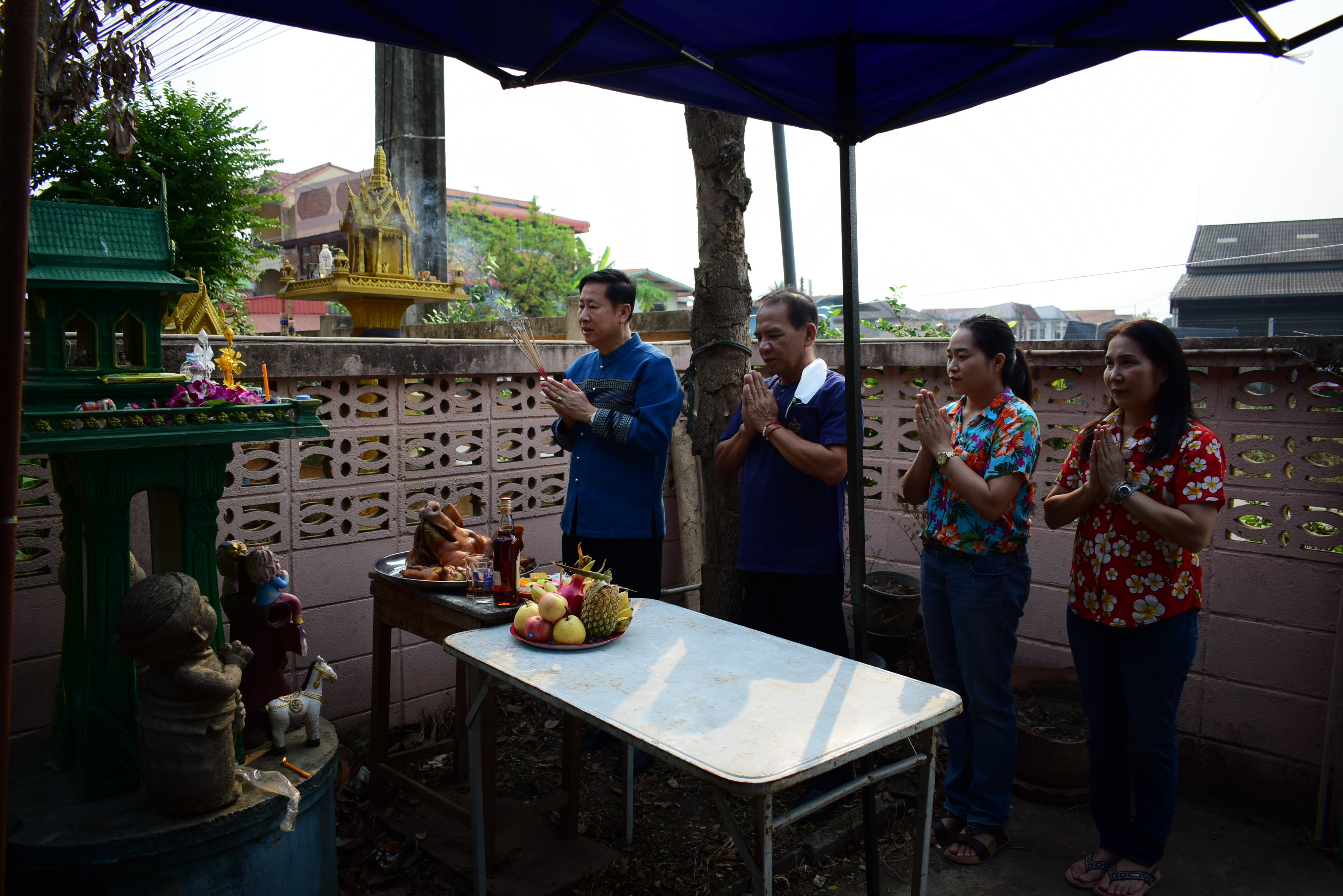 พช.น่าน : สรงน้ำพระพุทธพัฒนปชานาถ และสูมาการวะรดน้ำดำหัวพัฒนาการจังหวัดน่าน และข้าราชการบำนาญ เนื่องในวันปี๋ใหม่เมือง 2566