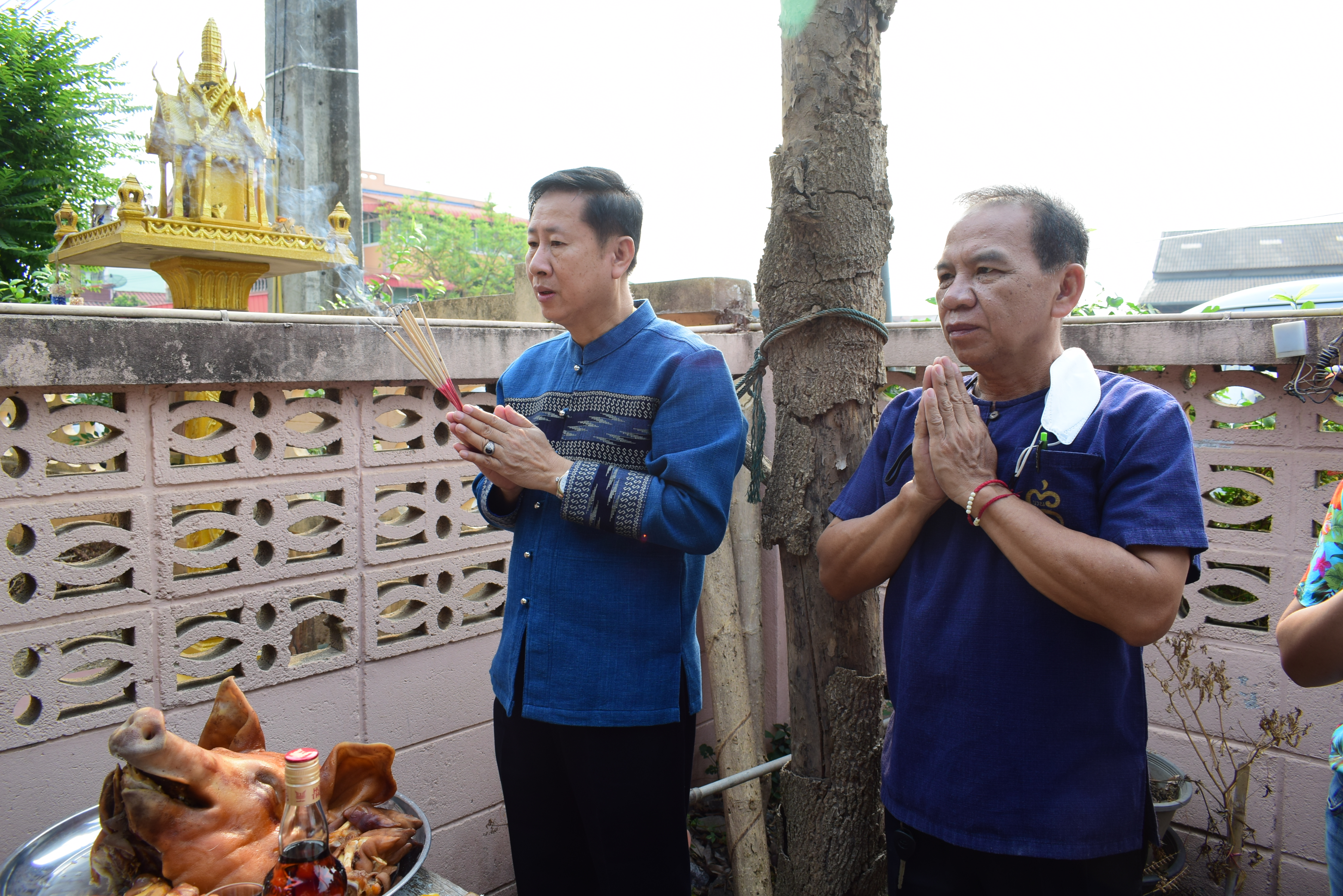 พช.น่าน : สรงน้ำพระพุทธพัฒนปชานาถ และสูมาการวะรดน้ำดำหัวพัฒนาการจังหวัดน่าน และข้าราชการบำนาญ เนื่องในวันปี๋ใหม่เมือง 2566
