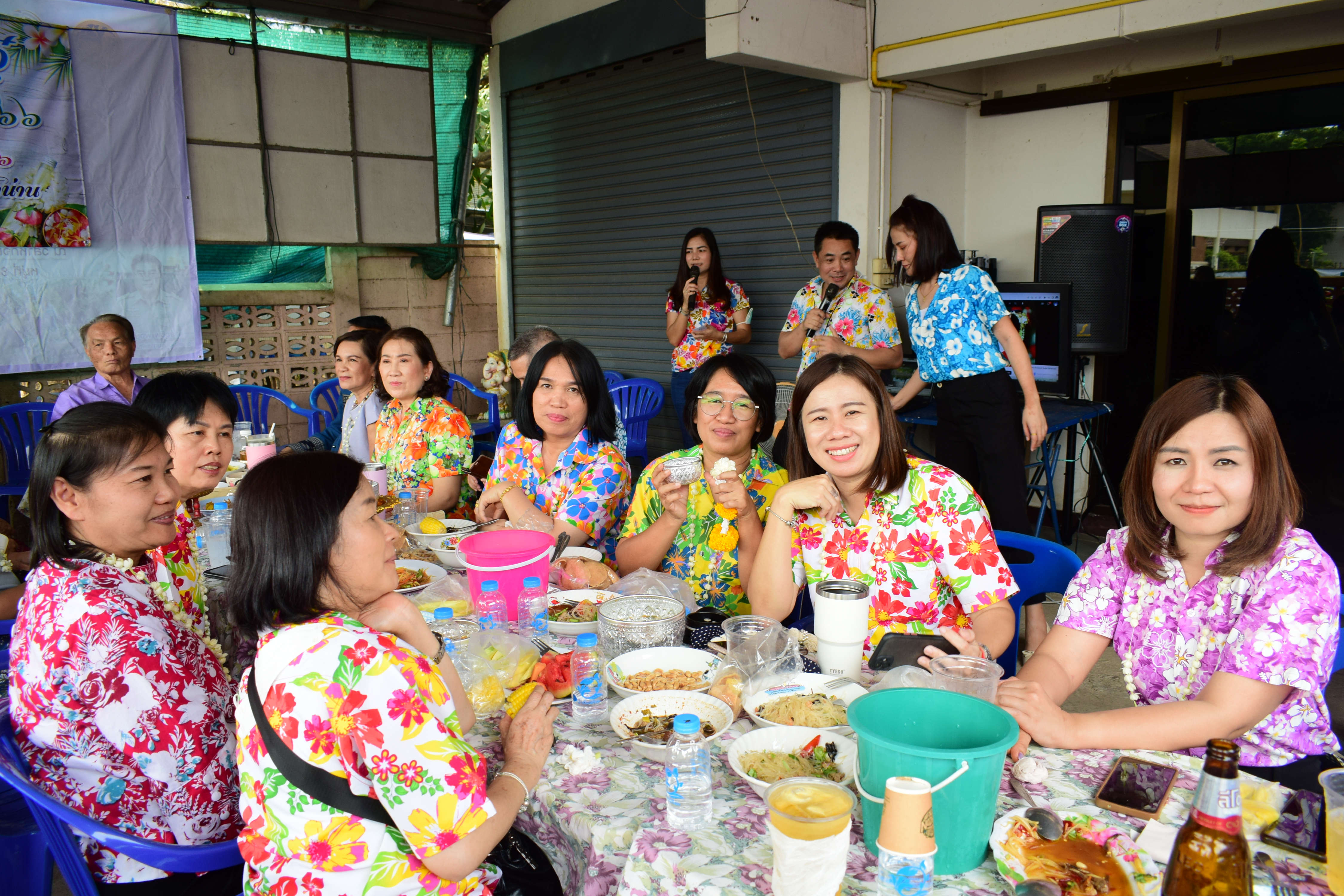 พช.น่าน : สรงน้ำพระพุทธพัฒนปชานาถ และสูมาการวะรดน้ำดำหัวพัฒนาการจังหวัดน่าน และข้าราชการบำนาญ เนื่องในวันปี๋ใหม่เมือง 2566