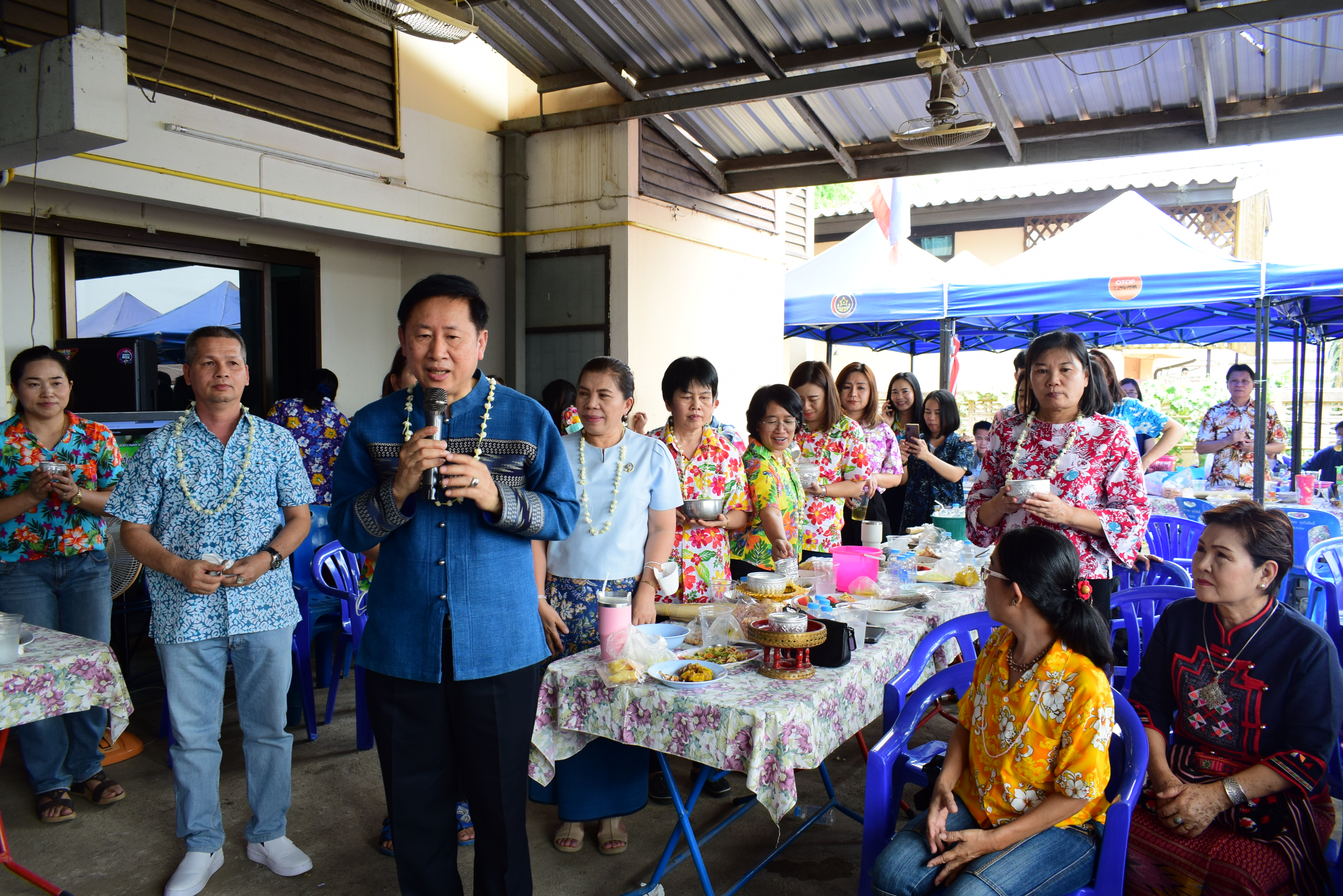พช.น่าน : สรงน้ำพระพุทธพัฒนปชานาถ และสูมาการวะรดน้ำดำหัวพัฒนาการจังหวัดน่าน และข้าราชการบำนาญ เนื่องในวันปี๋ใหม่เมือง 2566