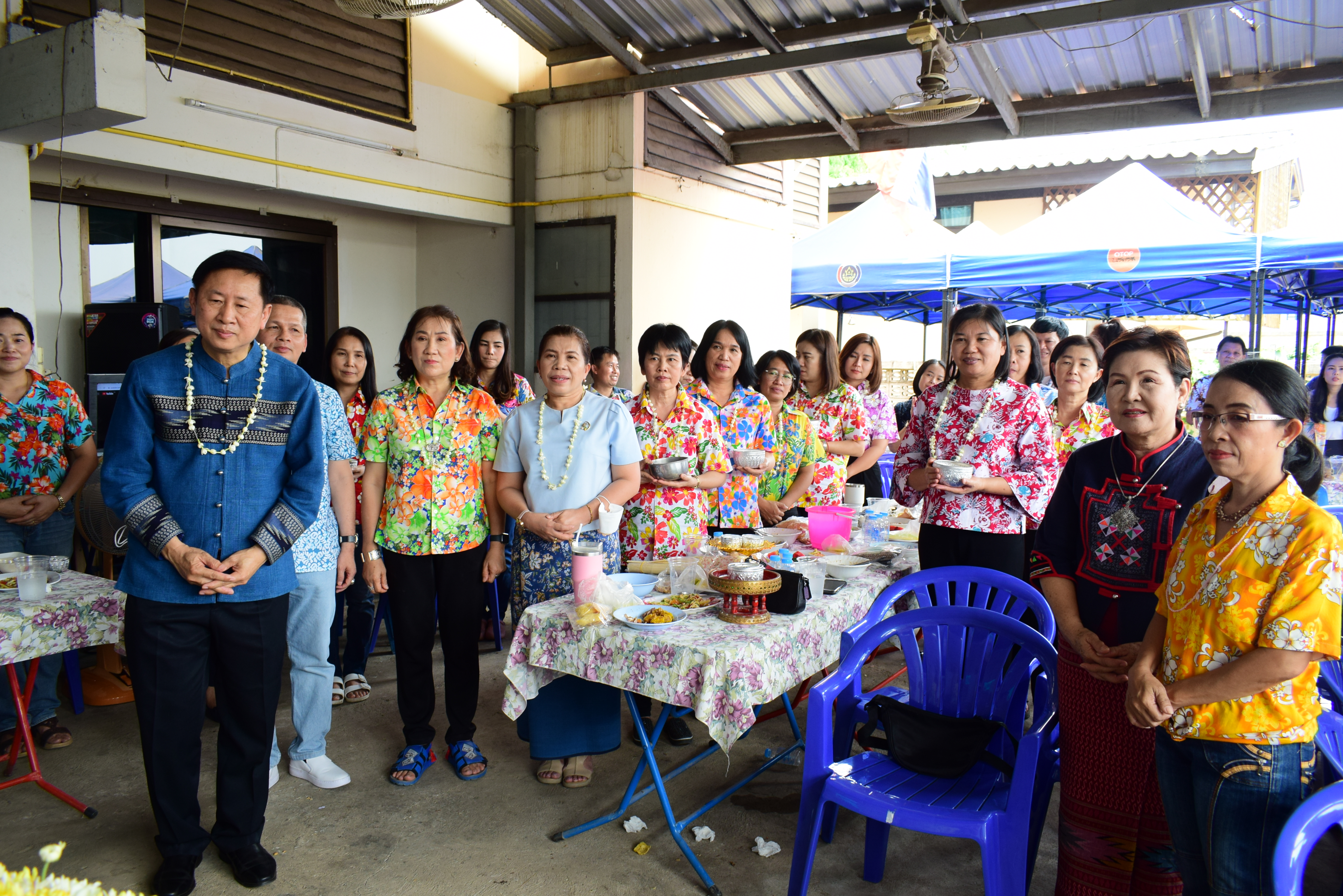 พช.น่าน : สรงน้ำพระพุทธพัฒนปชานาถ และสูมาการวะรดน้ำดำหัวพัฒนาการจังหวัดน่าน และข้าราชการบำนาญ เนื่องในวันปี๋ใหม่เมือง 2566