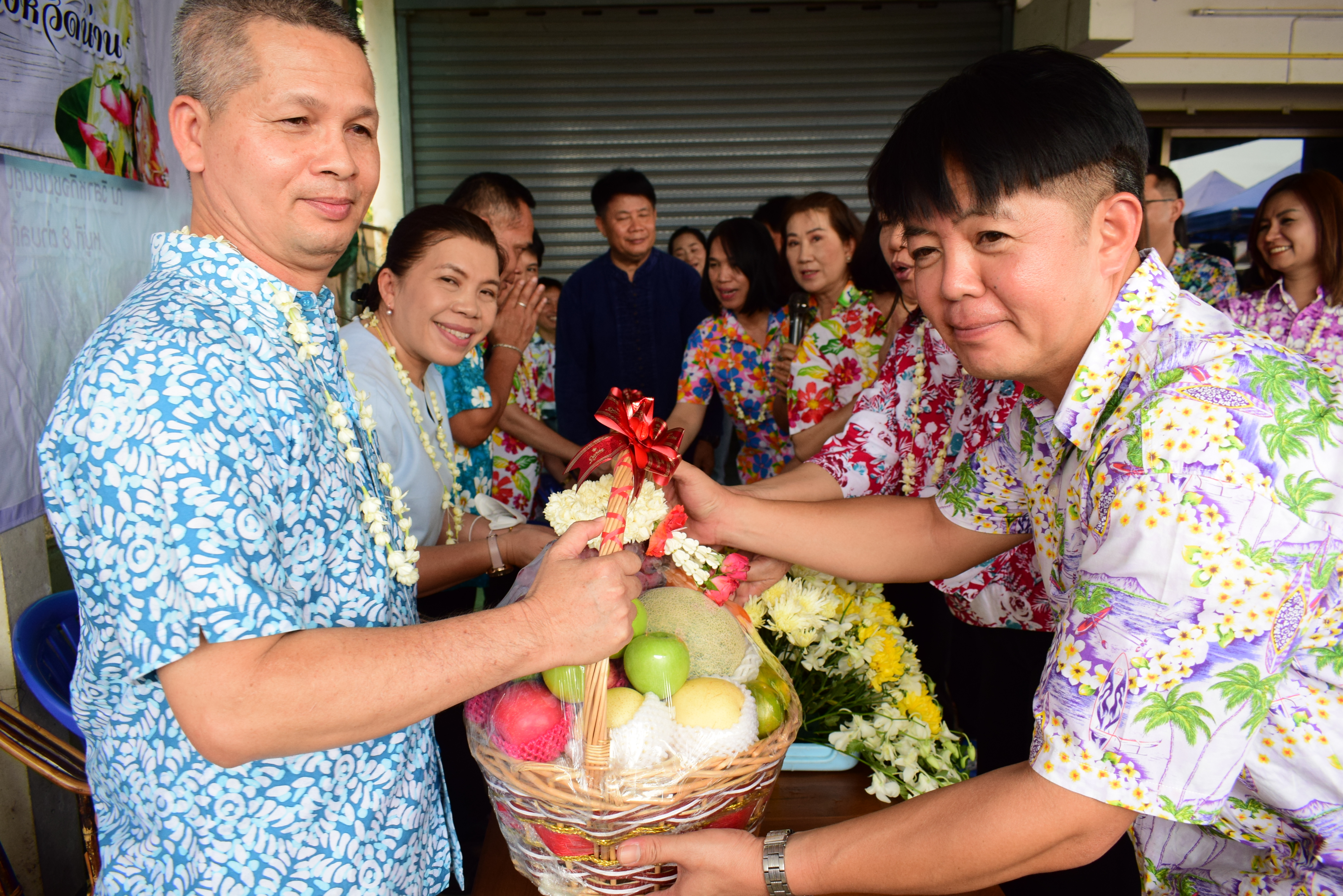 พช.น่าน : สรงน้ำพระพุทธพัฒนปชานาถ และสูมาการวะรดน้ำดำหัวพัฒนาการจังหวัดน่าน และข้าราชการบำนาญ เนื่องในวันปี๋ใหม่เมือง 2566
