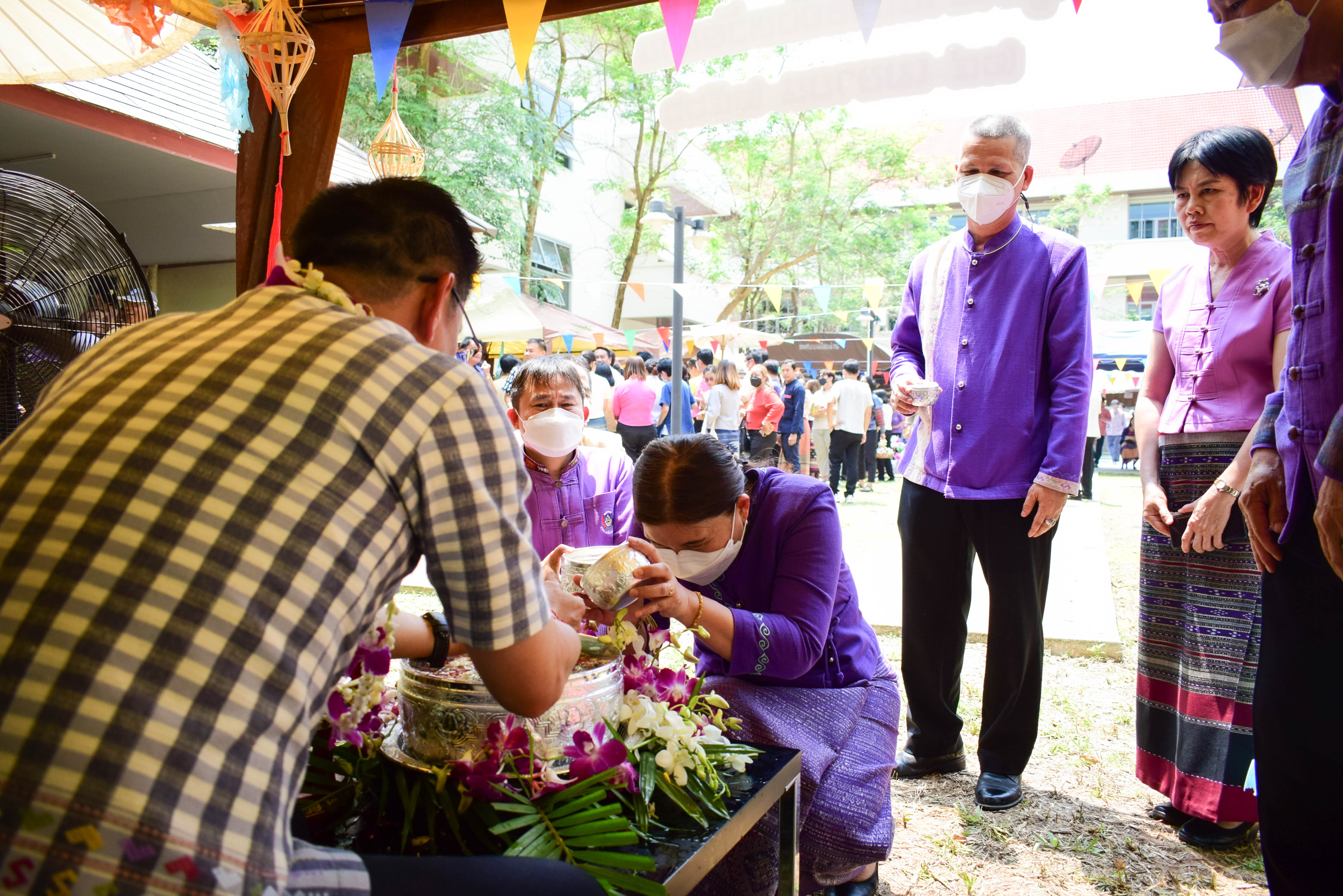 #ที่นี่เมืองน่าน# จังหวัดน่าน จัดพิธีสรงน้ำพระและสูมาการวะรดน้ำดำหัวขอพรจาก ผู้ว่าราชการจังหวัดน่าน เนื่องในโอกาสเทศกาลสงกรานต์และวันขึ้นปีใหม่ไทย