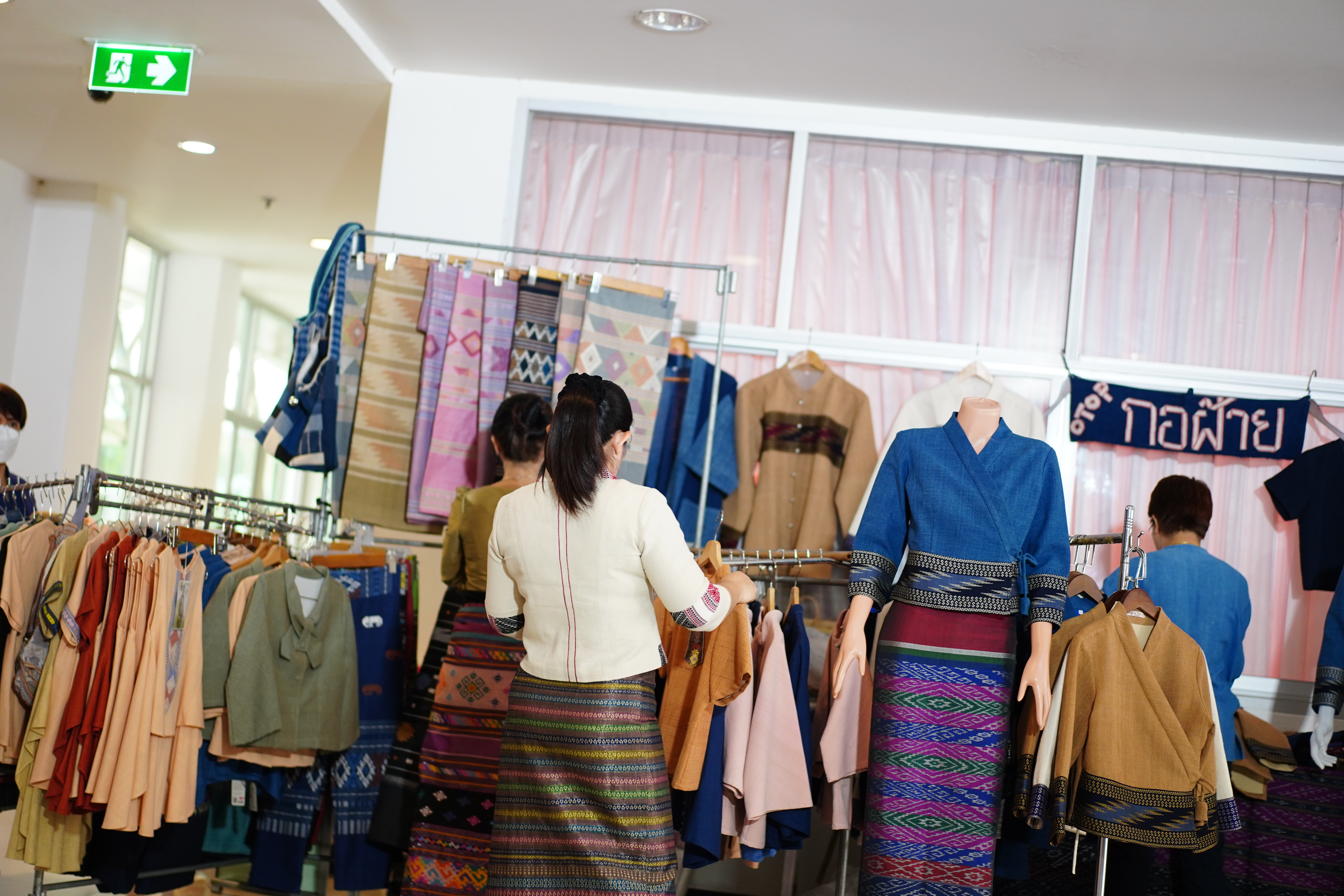 พช.น่าน : จัดกิจกรรม OTOP Mobile เพื่อส่งเสริมรายได้ กระตุ้นเศรษฐกิจ และเพิ่มช่องการตลาดแก่กลุ่มผู้ผลิตผู้ประกอบการOTOP จังหวัดน่าน