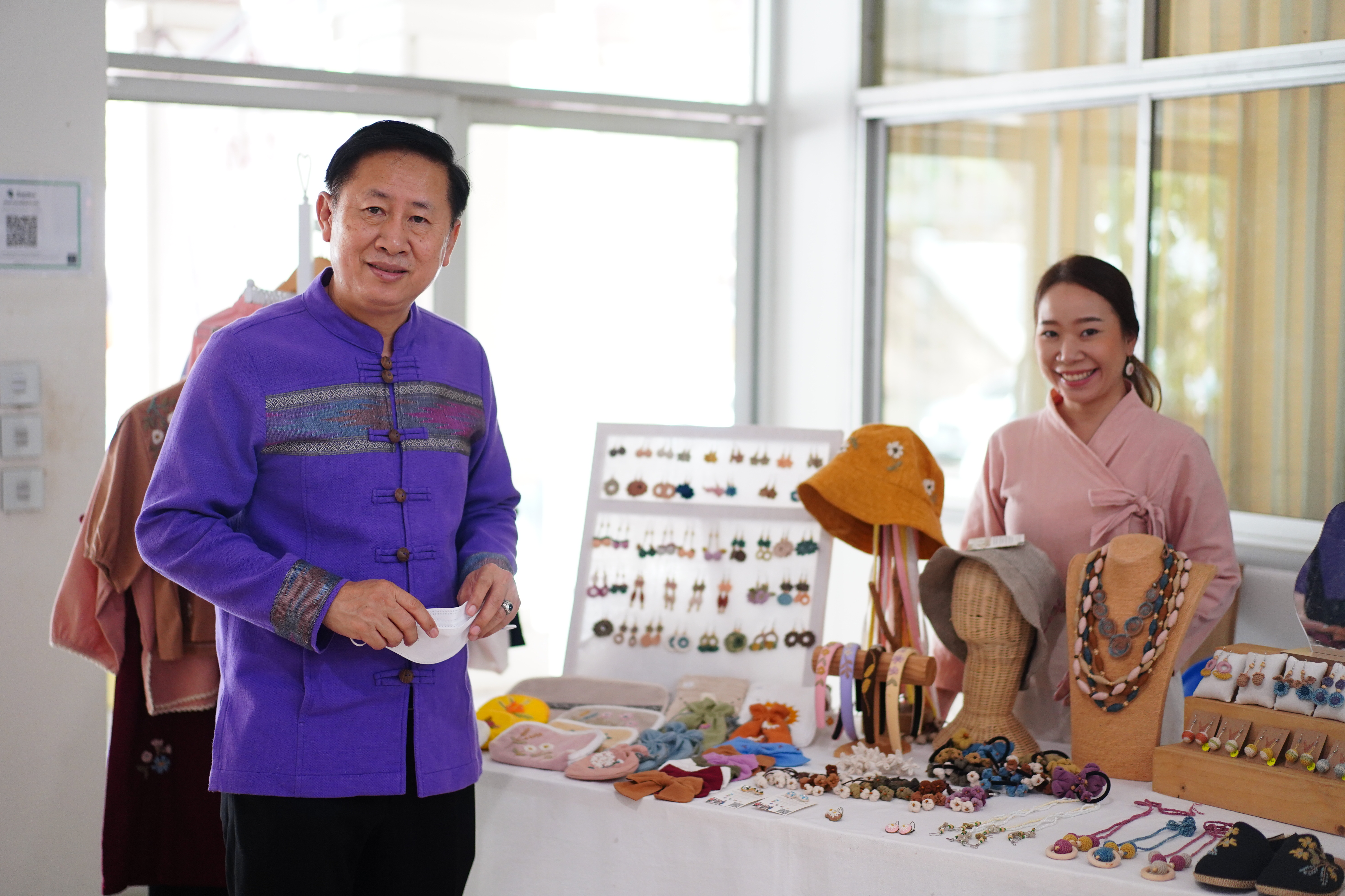 พช.น่าน : จัดกิจกรรม OTOP Mobile เพื่อส่งเสริมรายได้ กระตุ้นเศรษฐกิจ และเพิ่มช่องการตลาดแก่กลุ่มผู้ผลิตผู้ประกอบการOTOP จังหวัดน่าน