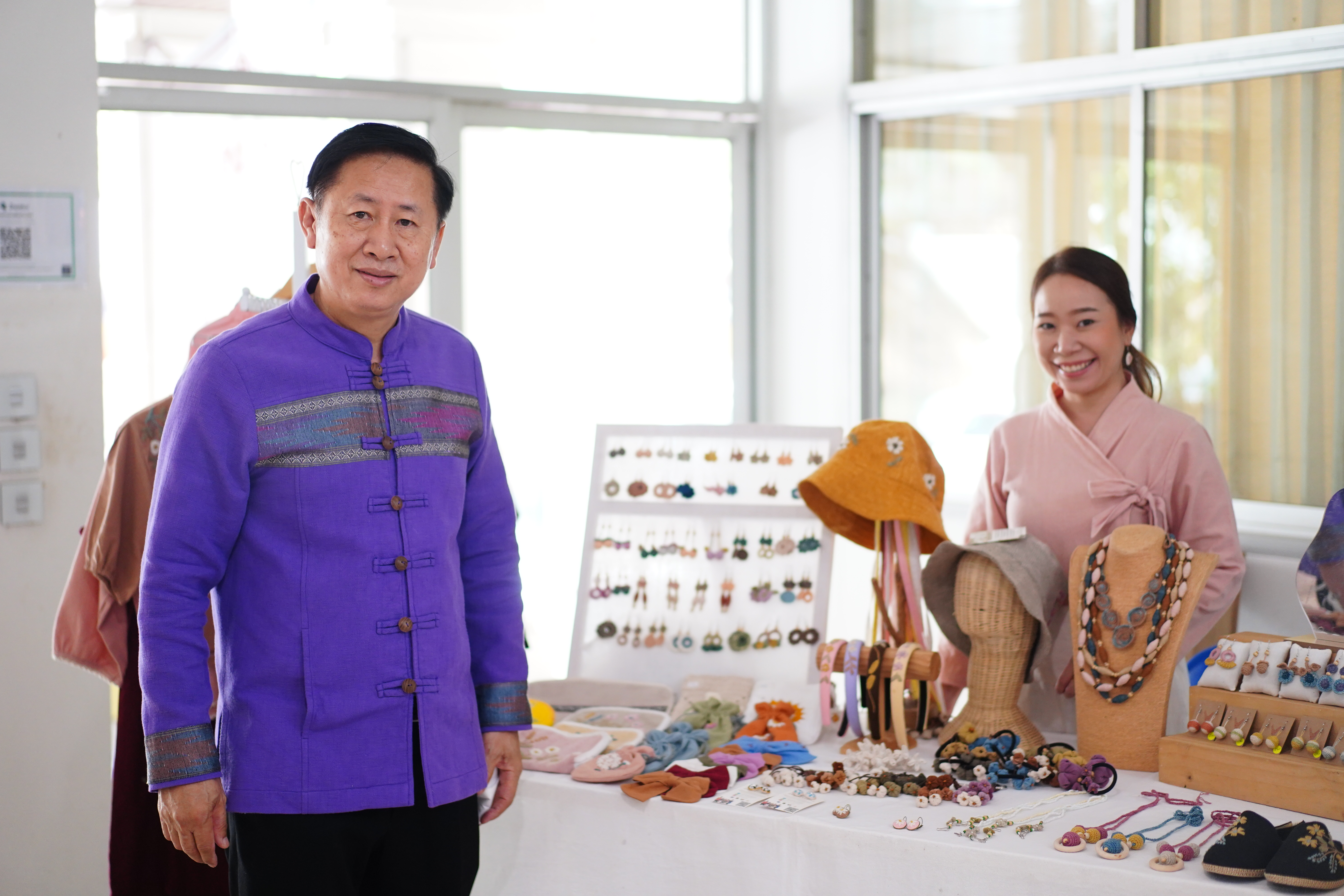 พช.น่าน : จัดกิจกรรม OTOP Mobile เพื่อส่งเสริมรายได้ กระตุ้นเศรษฐกิจ และเพิ่มช่องการตลาดแก่กลุ่มผู้ผลิตผู้ประกอบการOTOP จังหวัดน่าน