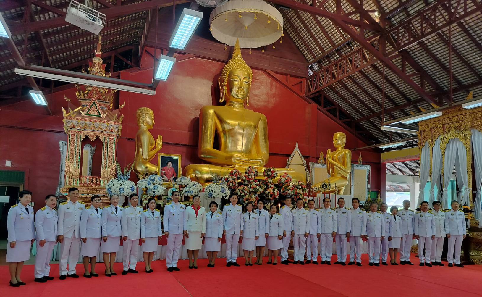 พช.น่าน : ร่วมพิธีเจริญพระพุทธมนต์ พิธีทำบุญตักบาตร และวางพานพุ่มดอกไม้ถวายราชสักการะ ในพิธีเฉลิมฉลองวาระครบรอบ 100 ปี วันประสูติสมเด็จพระเจ้าพี่นางเธอ เจ้าฟ้ากัลยาณิวัฒนา กรมหลวงนราธิวาสราชนครินทร์