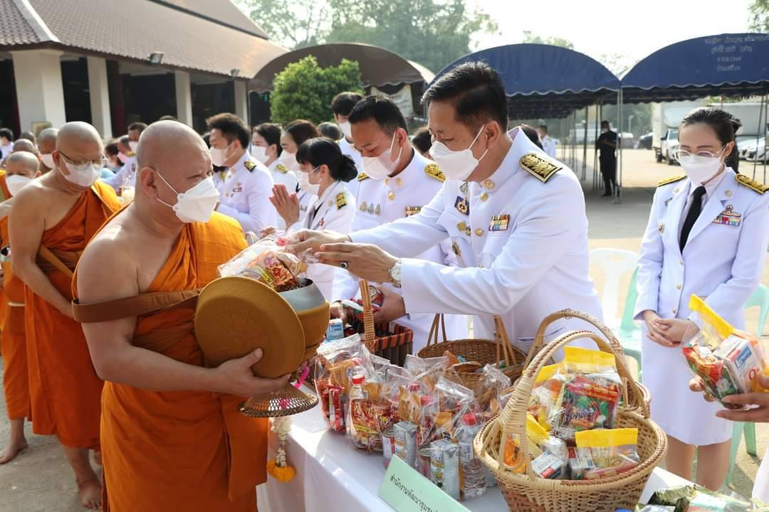 พช.น่าน : ร่วมพิธีเจริญพระพุทธมนต์ พิธีทำบุญตักบาตร และวางพานพุ่มดอกไม้ถวายราชสักการะ ในพิธีเฉลิมฉลองวาระครบรอบ 100 ปี วันประสูติสมเด็จพระเจ้าพี่นางเธอ เจ้าฟ้ากัลยาณิวัฒนา กรมหลวงนราธิวาสราชนครินทร์