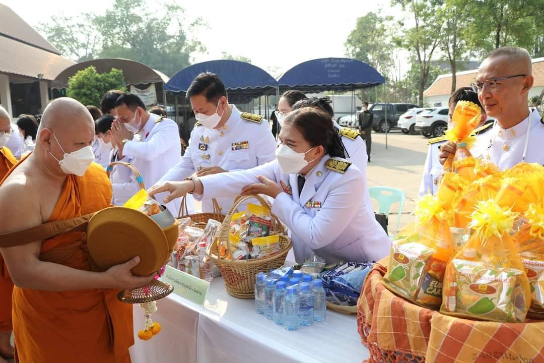 พช.น่าน : ร่วมพิธีเจริญพระพุทธมนต์ พิธีทำบุญตักบาตร และวางพานพุ่มดอกไม้ถวายราชสักการะ ในพิธีเฉลิมฉลองวาระครบรอบ 100 ปี วันประสูติสมเด็จพระเจ้าพี่นางเธอ เจ้าฟ้ากัลยาณิวัฒนา กรมหลวงนราธิวาสราชนครินทร์