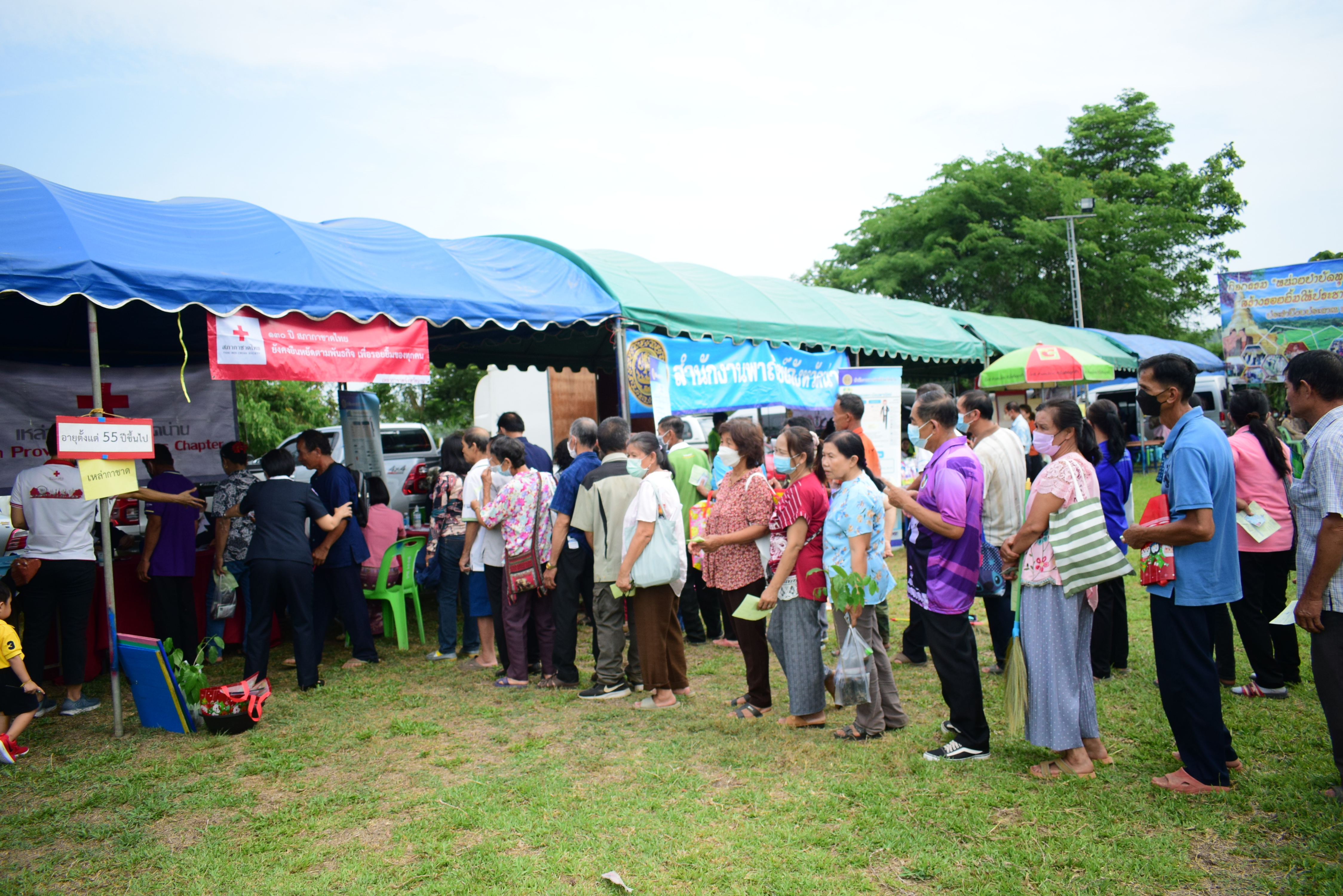 พช.น่าน : ร่วมกิจกรรมหน่วยแพทย์เคลื่อนที่ พอ.สว. และการหน่วยบำบัดทุกข์บำรุงสุขสร้างรอยยิ้มให้ประชาชน  อำเภอแม่จริม จังหวัดน่าน