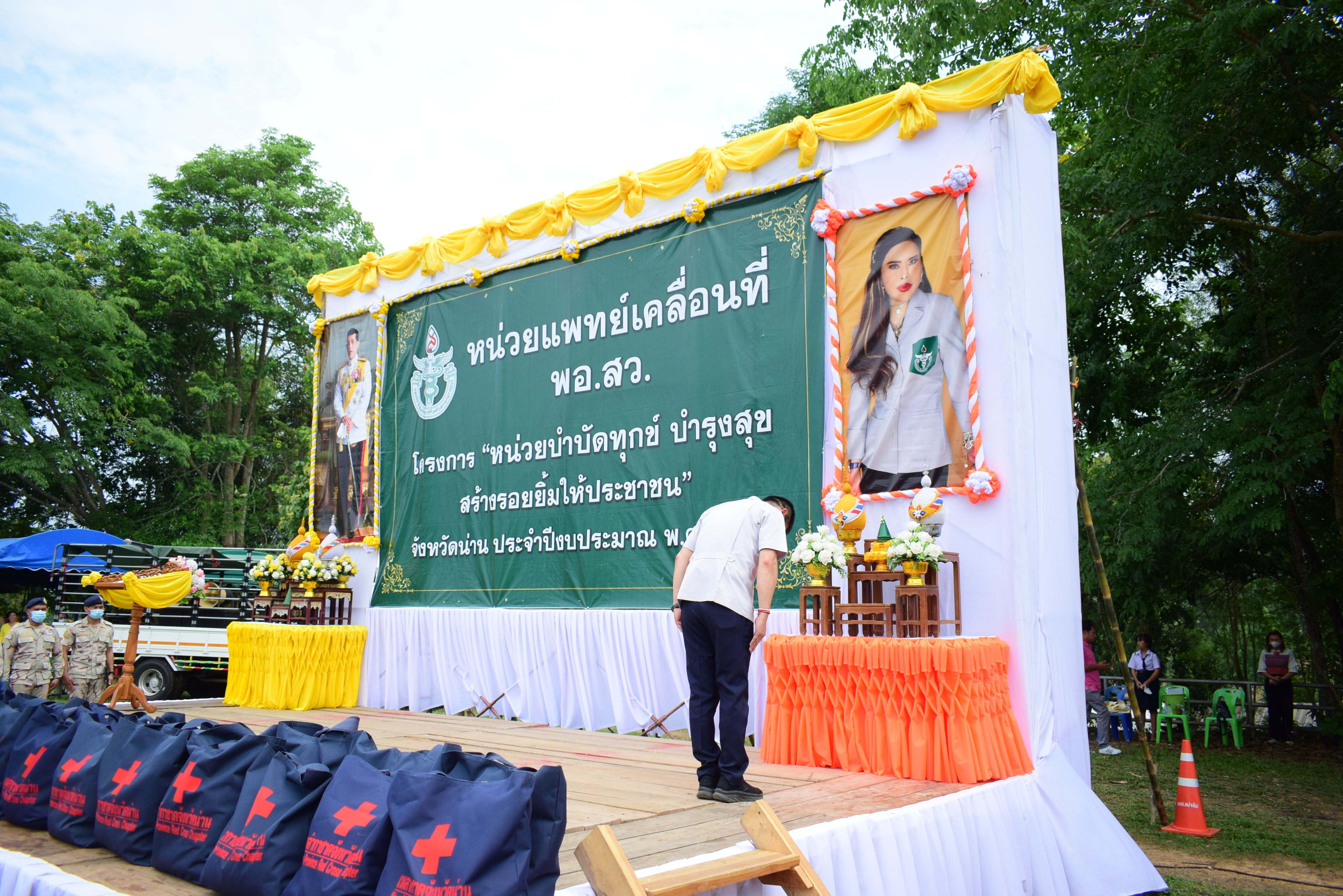 พช.น่าน : ร่วมกิจกรรมหน่วยแพทย์เคลื่อนที่ พอ.สว. และการหน่วยบำบัดทุกข์บำรุงสุขสร้างรอยยิ้มให้ประชาชน  อำเภอแม่จริม จังหวัดน่าน