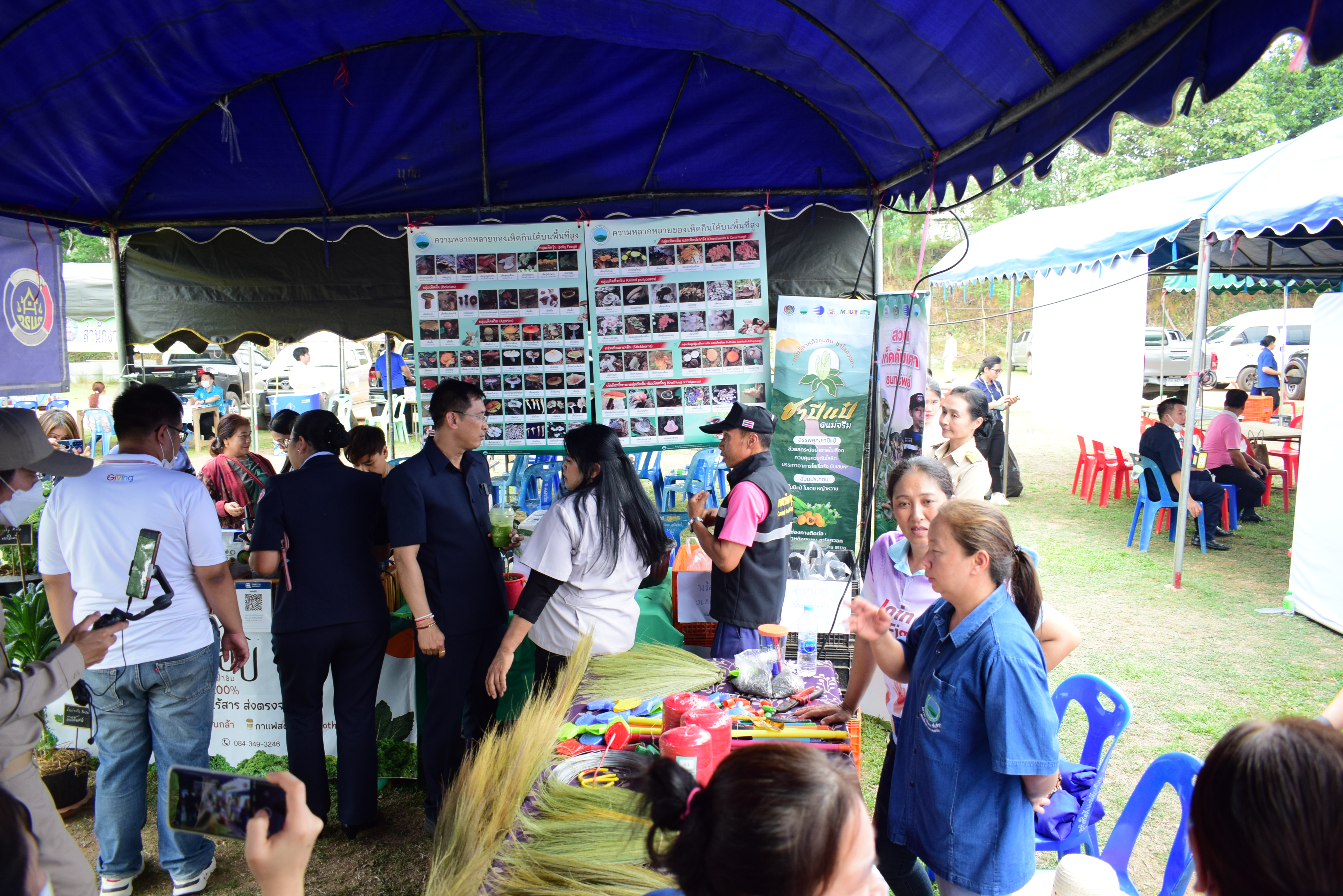 พช.น่าน : ร่วมกิจกรรมหน่วยแพทย์เคลื่อนที่ พอ.สว. และการหน่วยบำบัดทุกข์บำรุงสุขสร้างรอยยิ้มให้ประชาชน  อำเภอแม่จริม จังหวัดน่าน