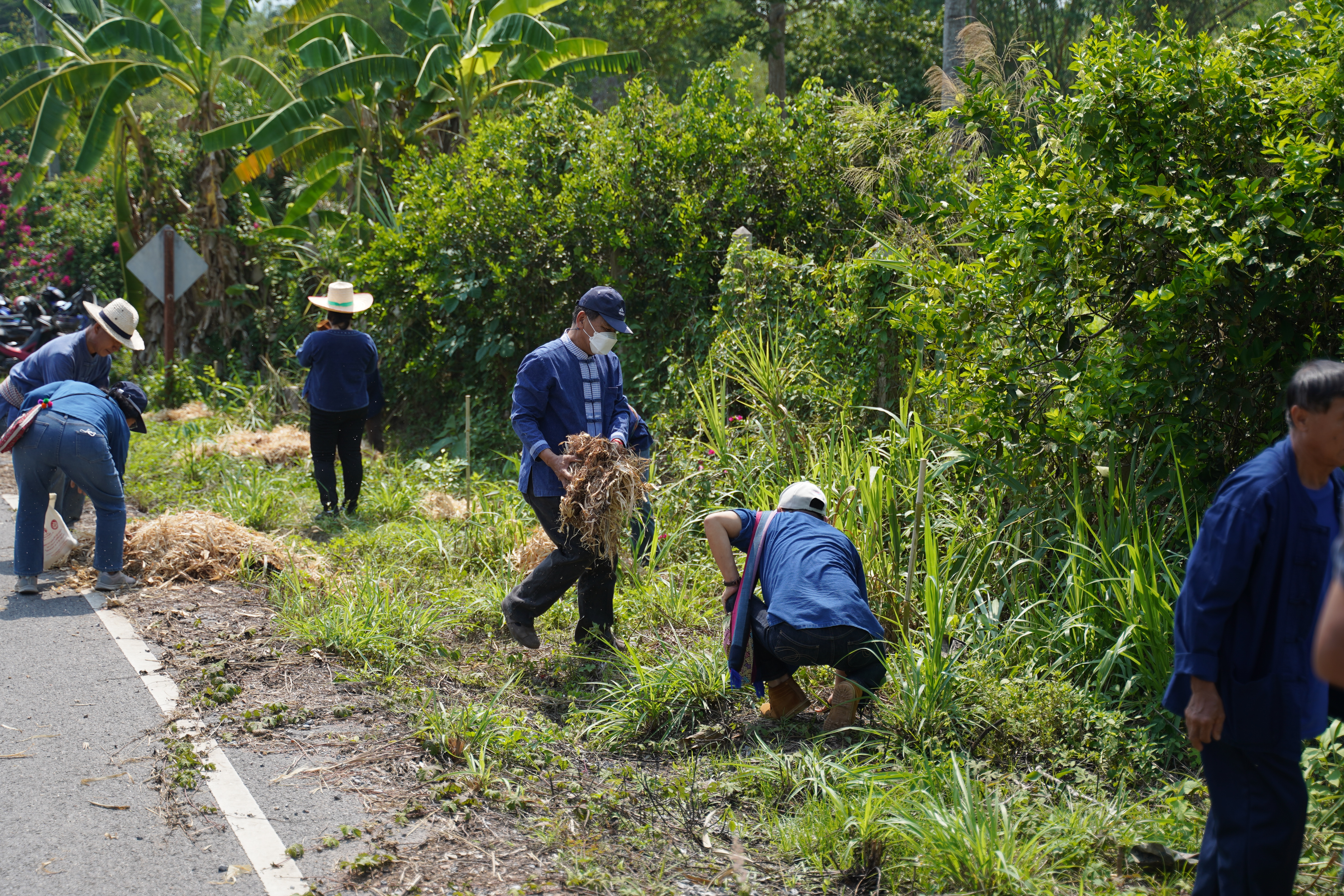 จังหวัดน่าน Kick off  โครงการ “1 หมู่บ้าน 1 ทางนี้มีผล ผู้คนรักกัน เฉลิมพระเกียรติสมเด็จพระเจ้าพี่นางเธอเจ้าฟ้ากัลยาณิวัฒนา กรมหลวงนราธิวาสราชนครินทร์” เนื่องในโอกาสเฉลิมฉลองวาระ ครบ 100 ปี วันประสูติ (6 พฤษภาคม 2566) และกิจกรรมเอามื้อสามัคคี “พัฒนาพื้นที่ต้นแบบ รักษ์สิ่งแวดล้อม” ตามโครงการโคก หนอง นาวิถีน่าน พอเพียงสู่ความยั่งยืน ครั้งที่ 3/2566