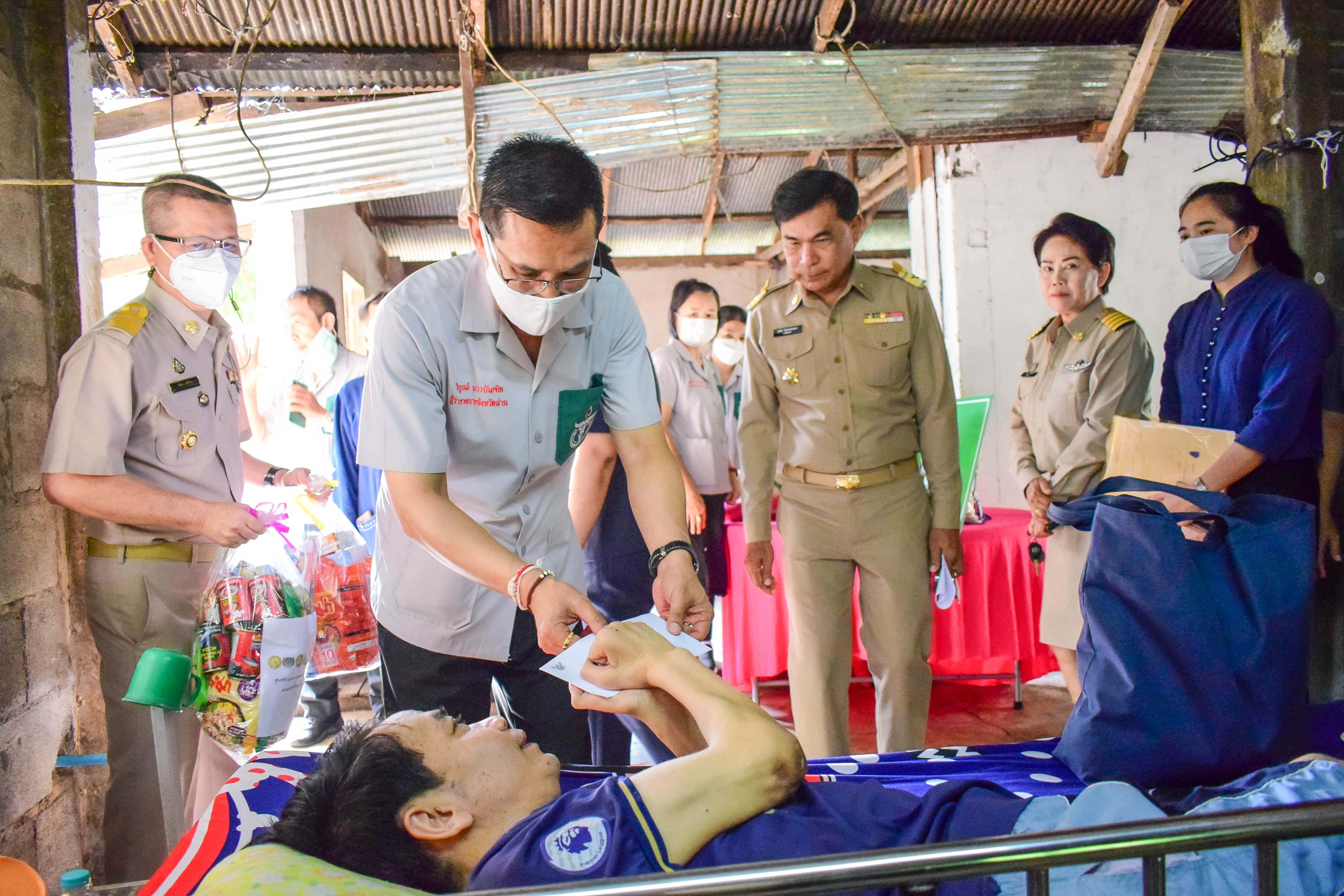 ผู้ว่าราชการจังหวัดน่าน นำทีมเยี่ยมบ้านครัวเรือนยากจน TPMAP พื้นที่ อ.ท่าวังผา จ.น่าน