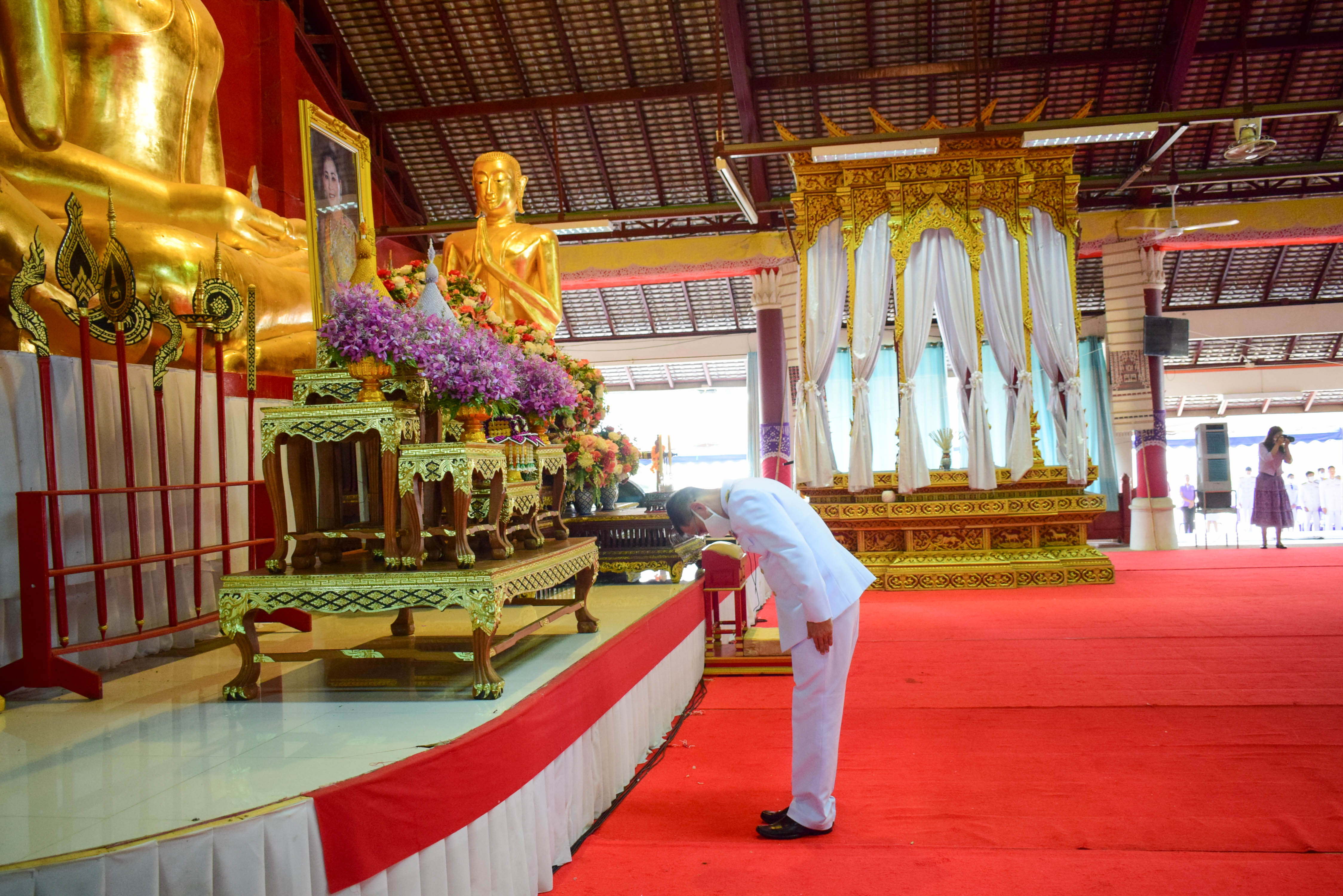พช.น่าน : ร่วมพิธีทำบุญตักบาตร เฉลิมพระเกียรติ สมเด็จพระนางเจ้าฯ พระบรมราชินี เนื่องในวันเฉลิมพระชนมพรรษา 3 มิถุนายน 2566